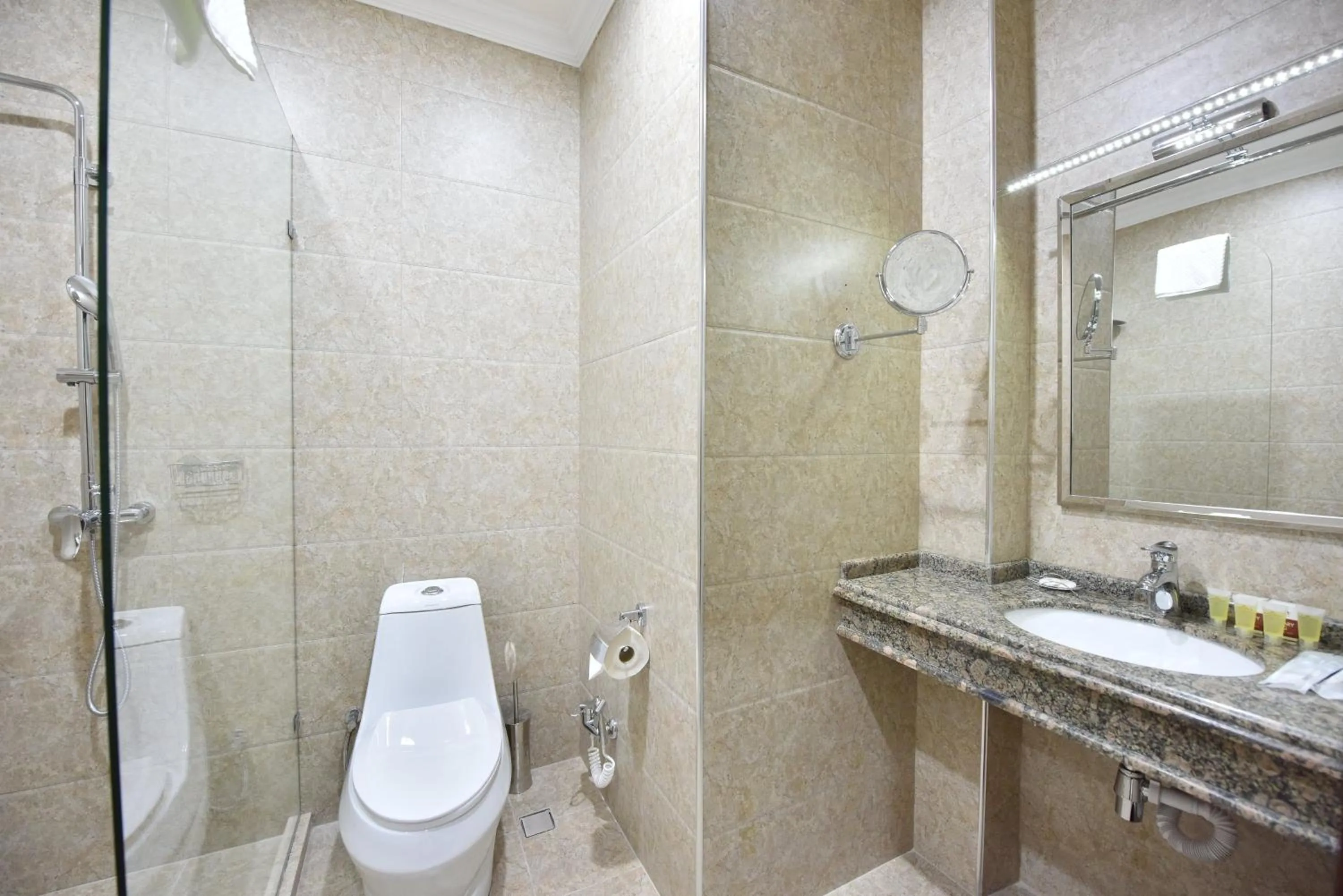 Bathroom in Qushbegi Plaza Hotel