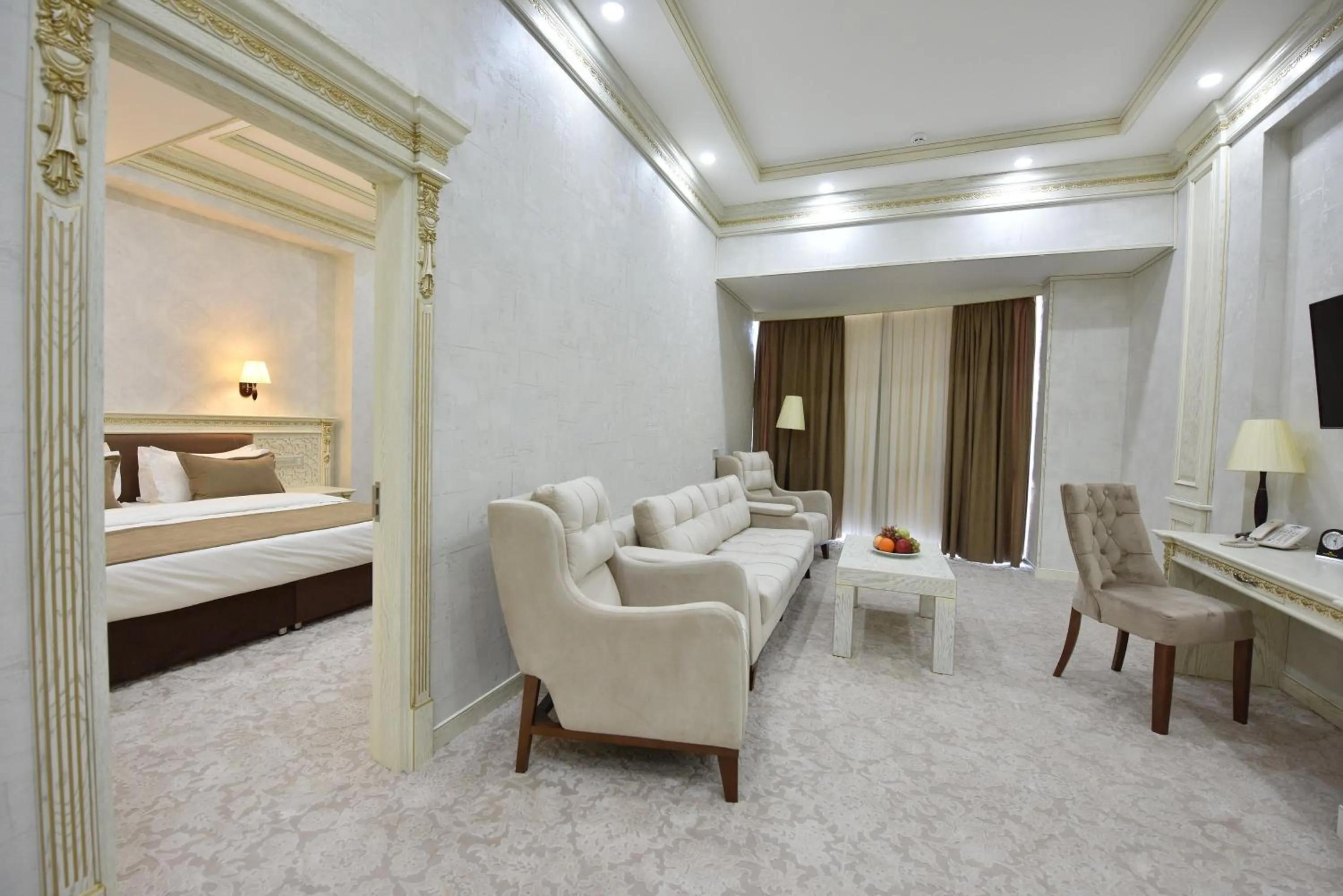 Living room, Bed in Qushbegi Plaza Hotel
