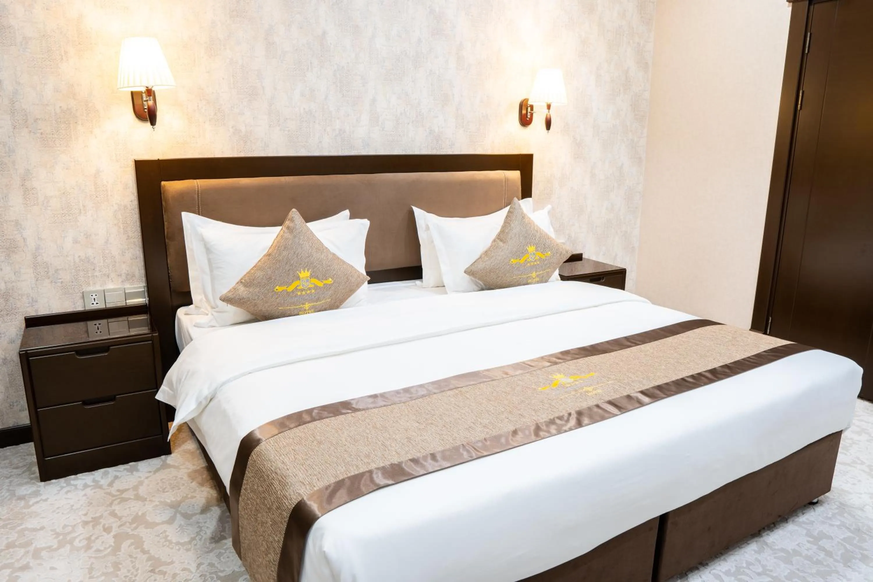 Bed in Qushbegi Plaza Hotel