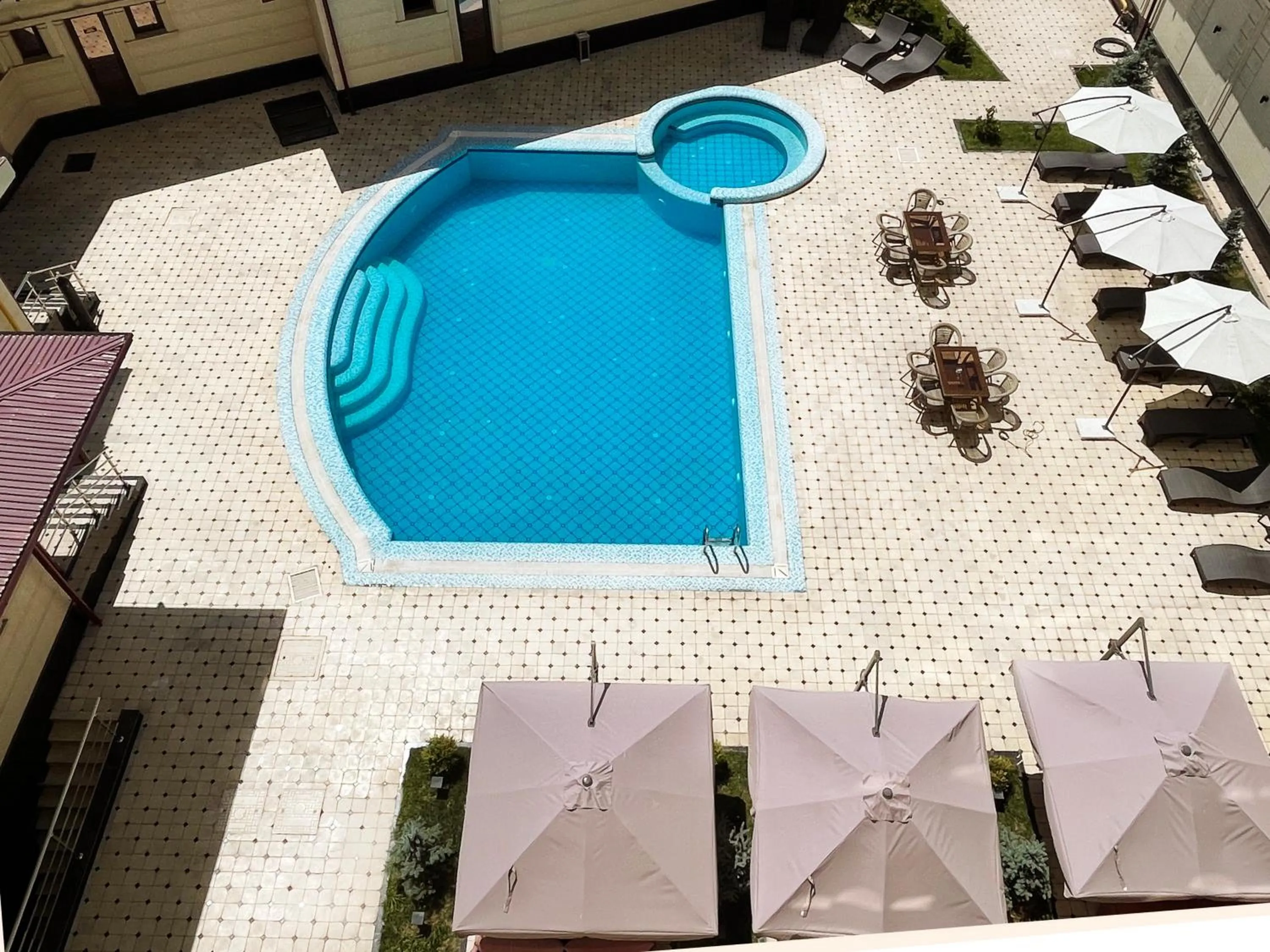 Pool view in Qushbegi Plaza Hotel