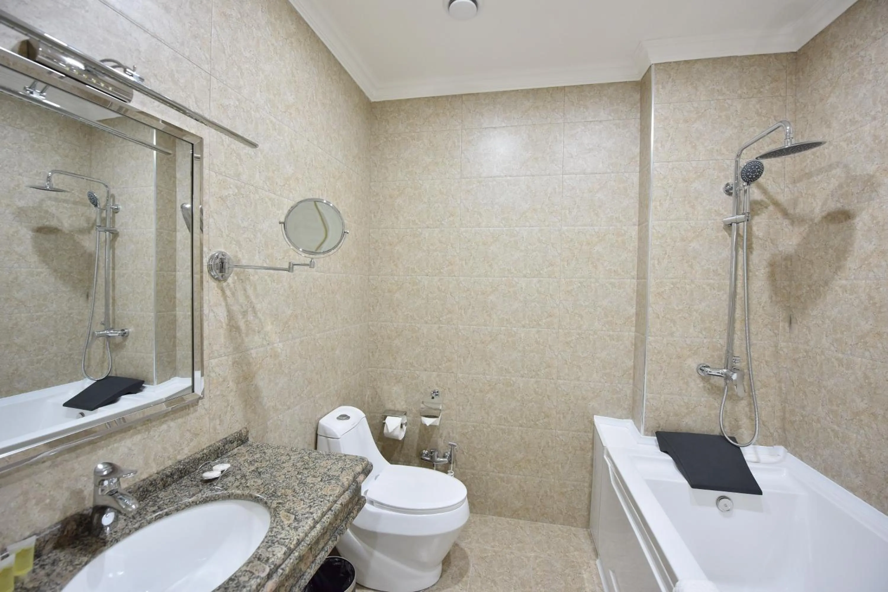 Bathroom in Qushbegi Plaza Hotel