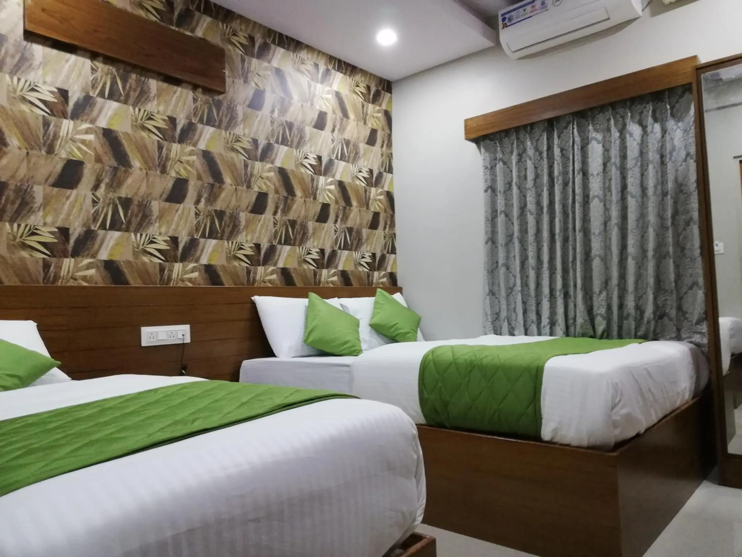 Executive Triple Room in Olivia Inn And Suites Executive Triple Room in Olivia Inn And Suites