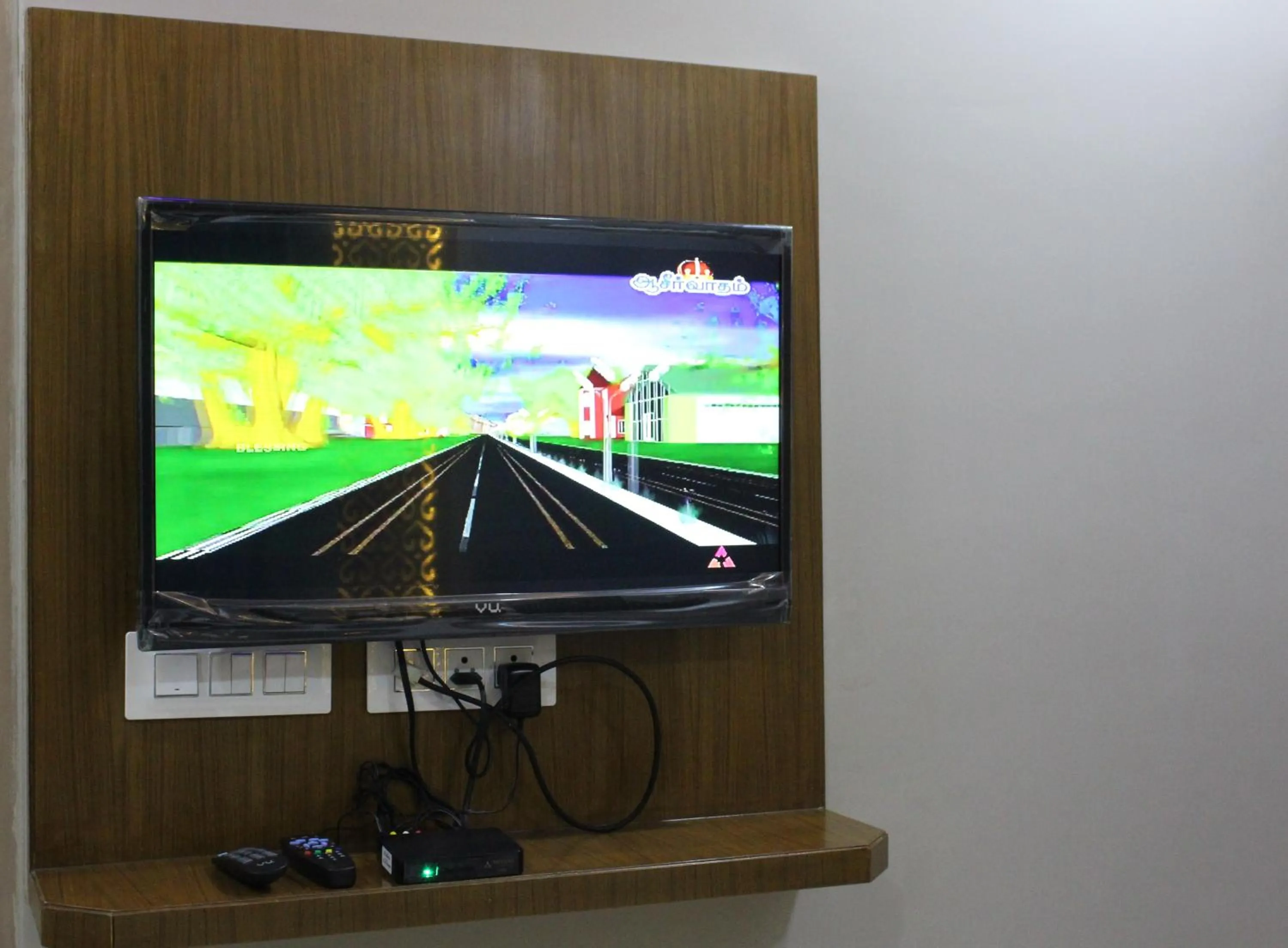 TV and multimedia in Olivia Inn And Suites