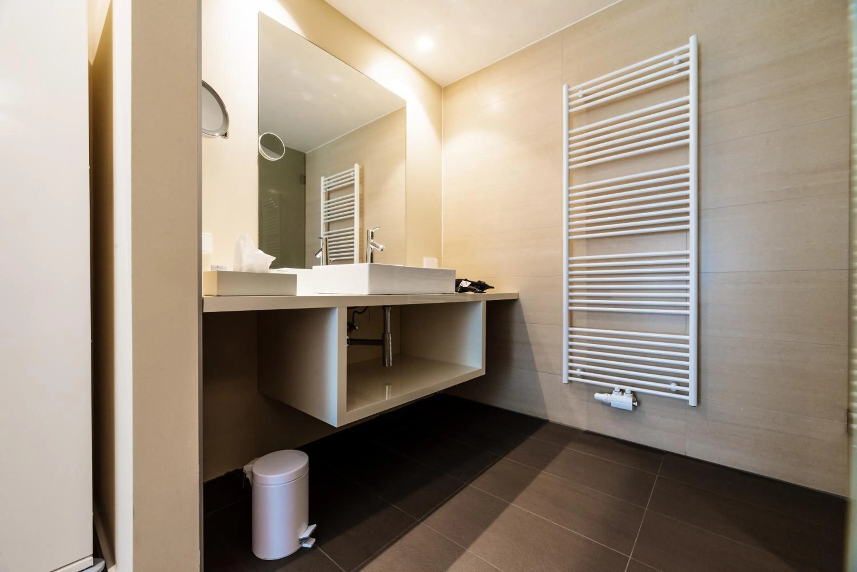 Bathroom in Blackhome Graz I contactless check-in