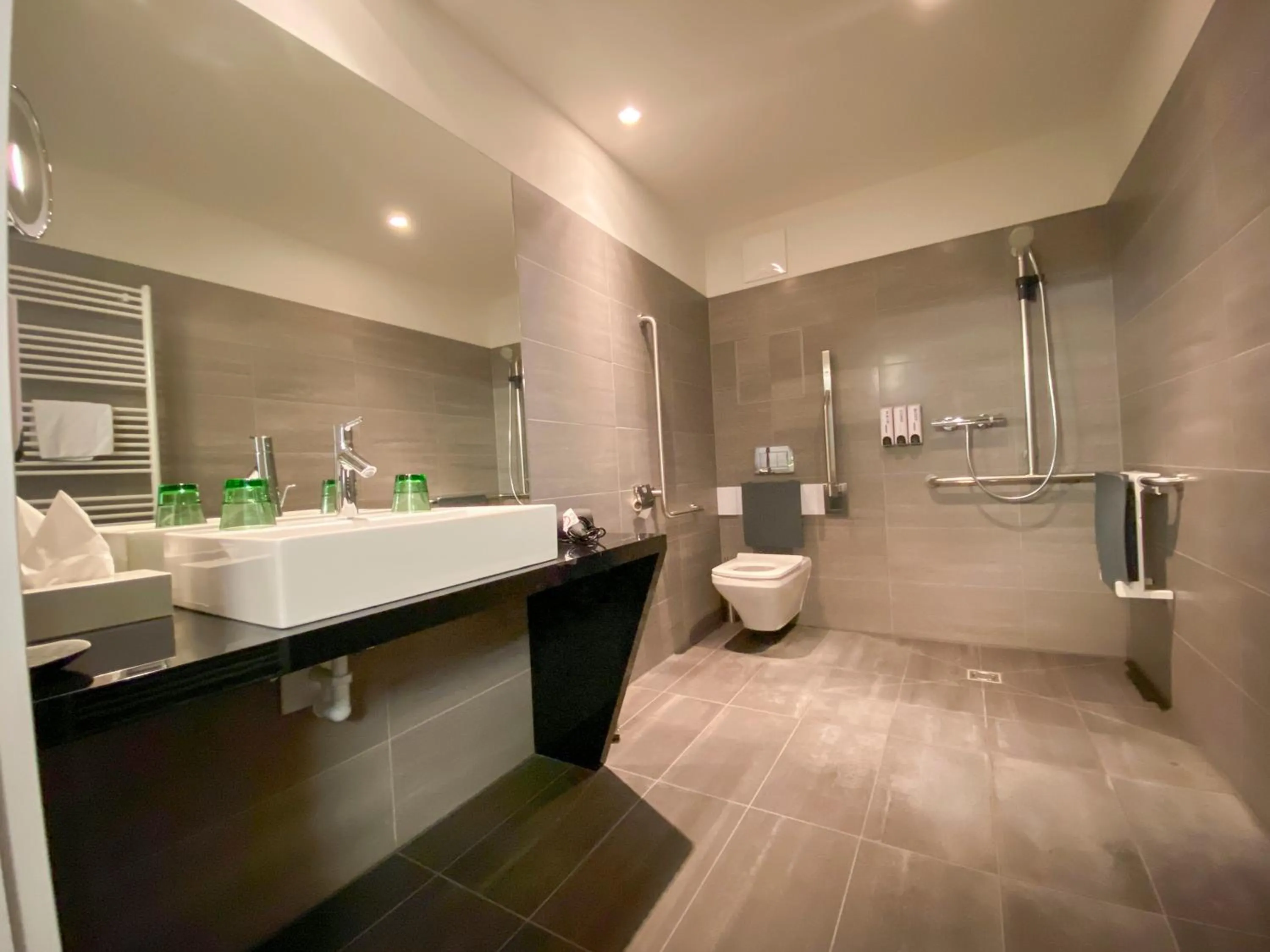 Bathroom in Blackhome Graz I contactless check-in