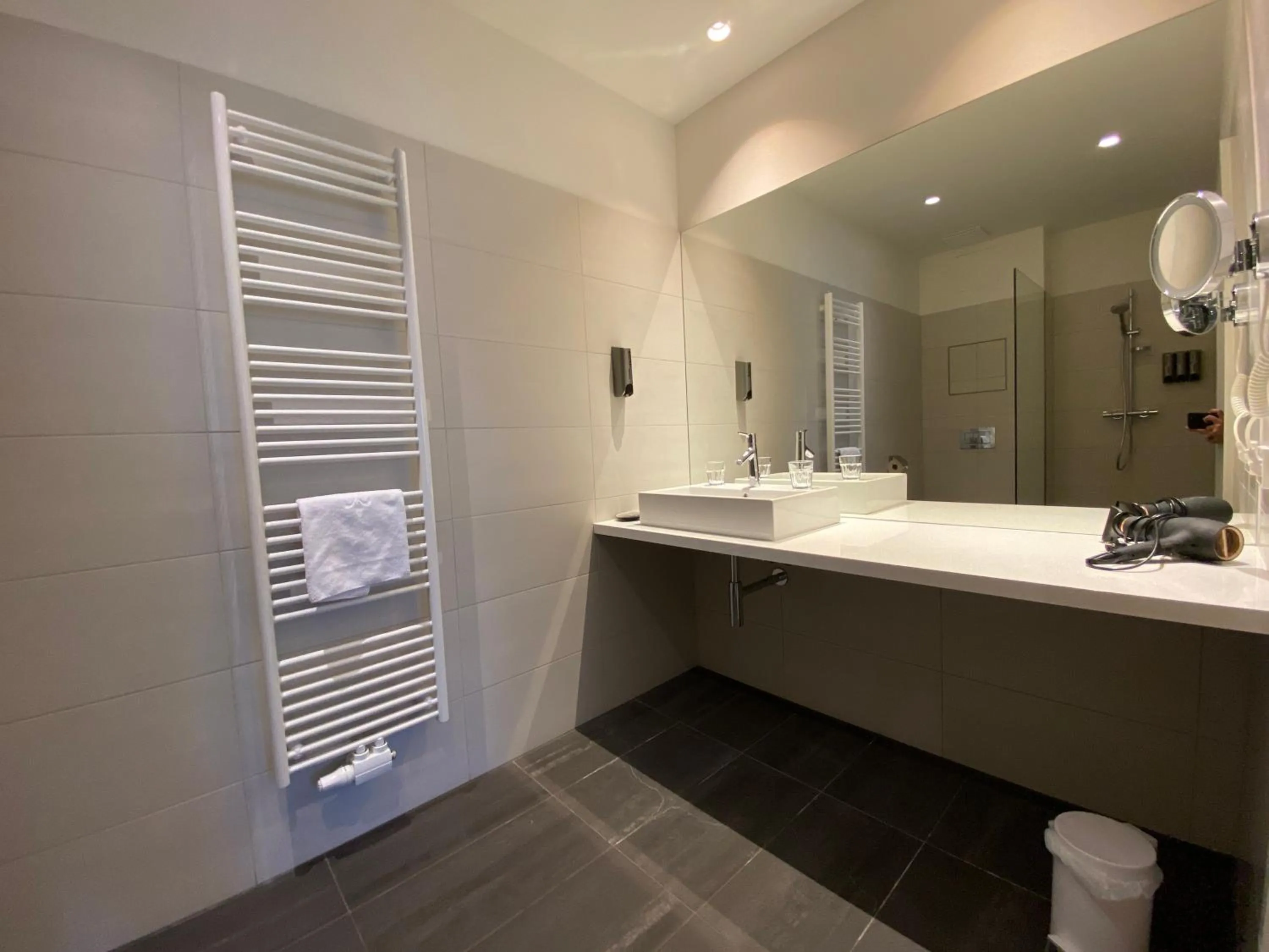 Bathroom in Blackhome Graz I contactless check-in