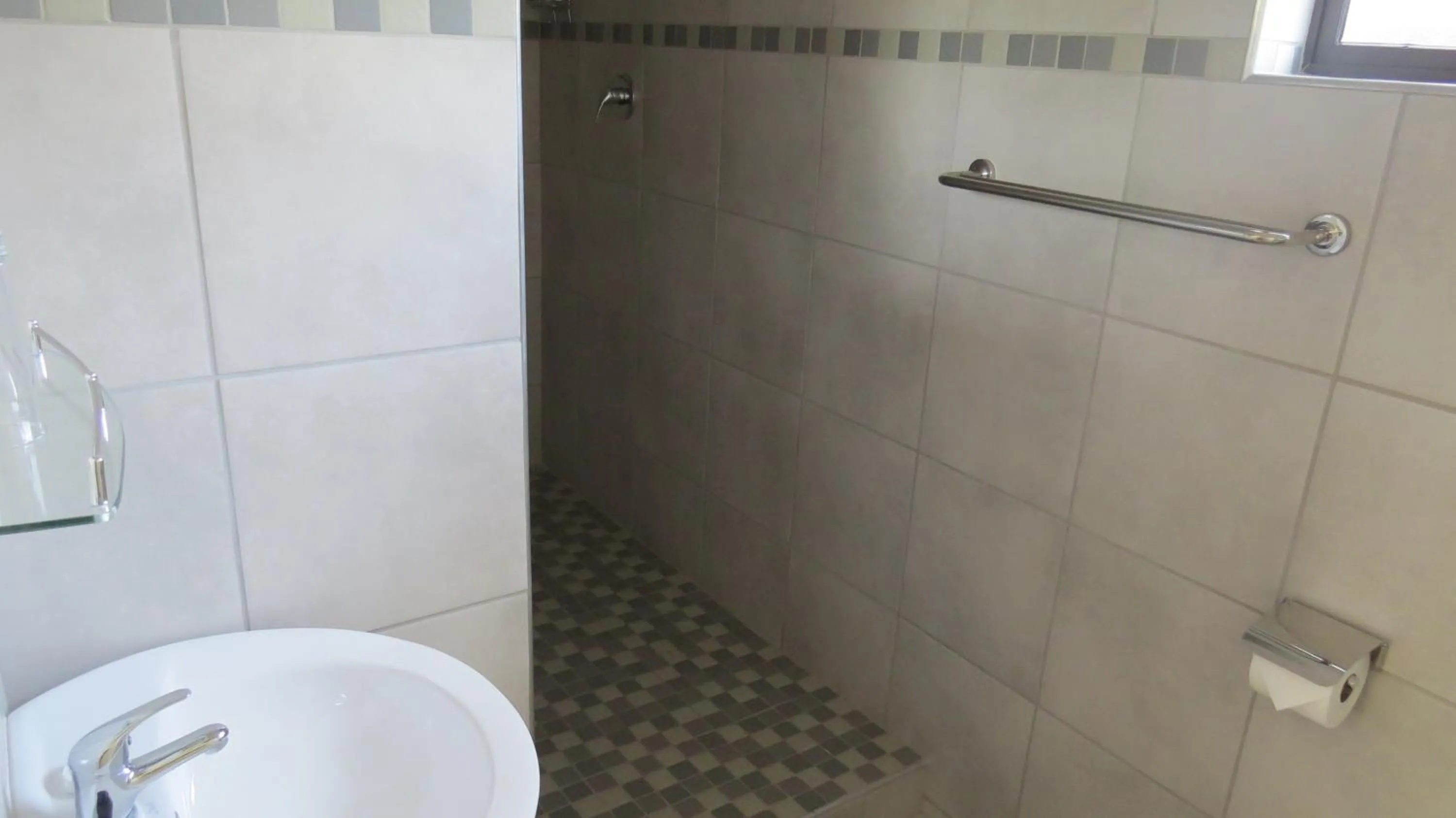 Shower in Villa Strada Guesthouse