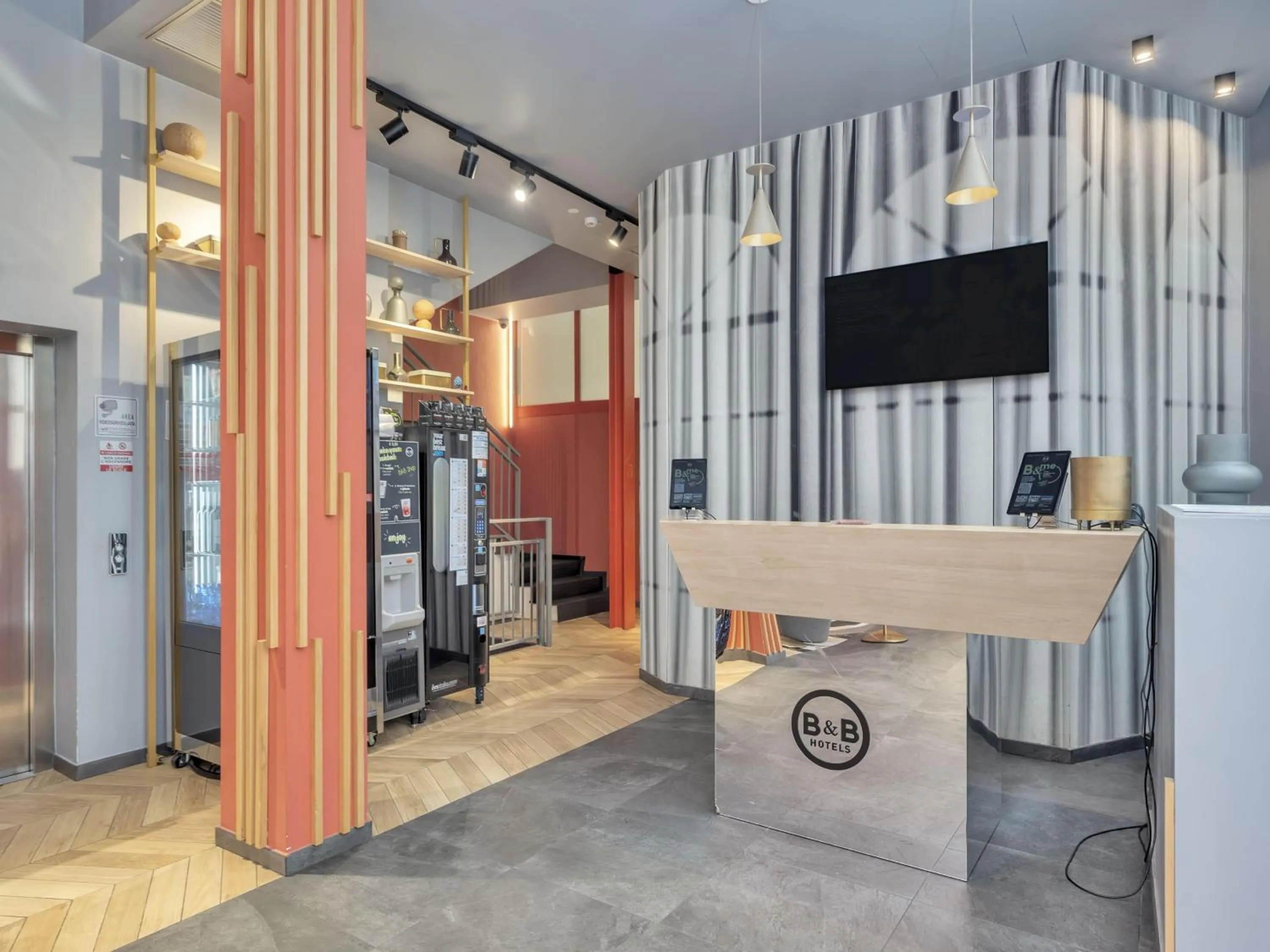 Lobby or reception in B&B Hotel Milano City Center Duomo