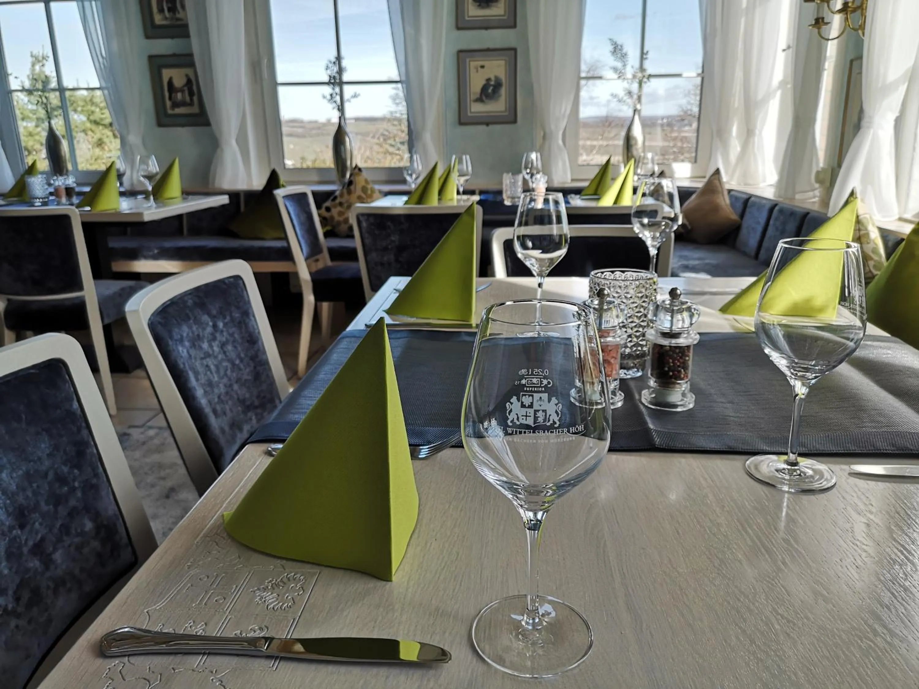 Restaurant/places to eat in Hotel Wittelsbacher Höh