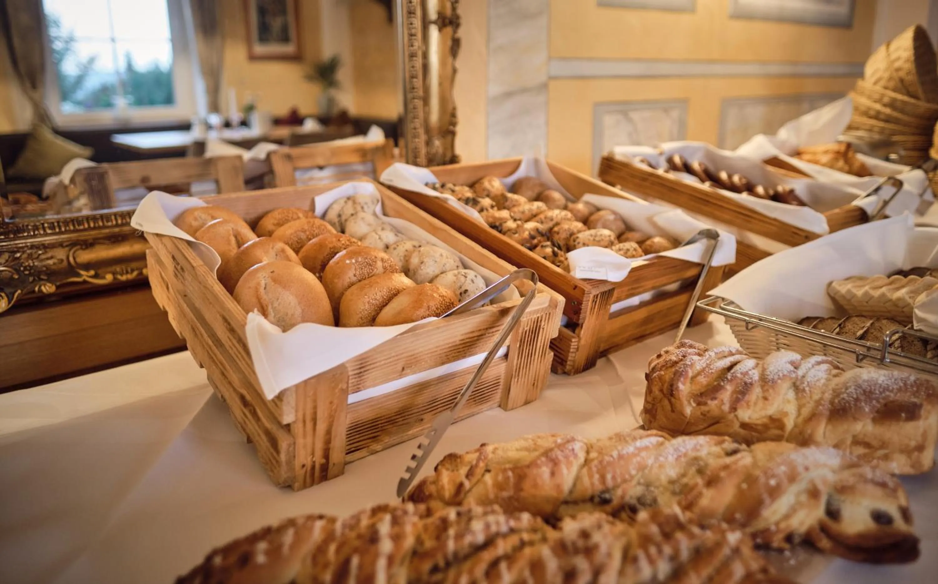 Buffet breakfast in Hotel Wittelsbacher Höh