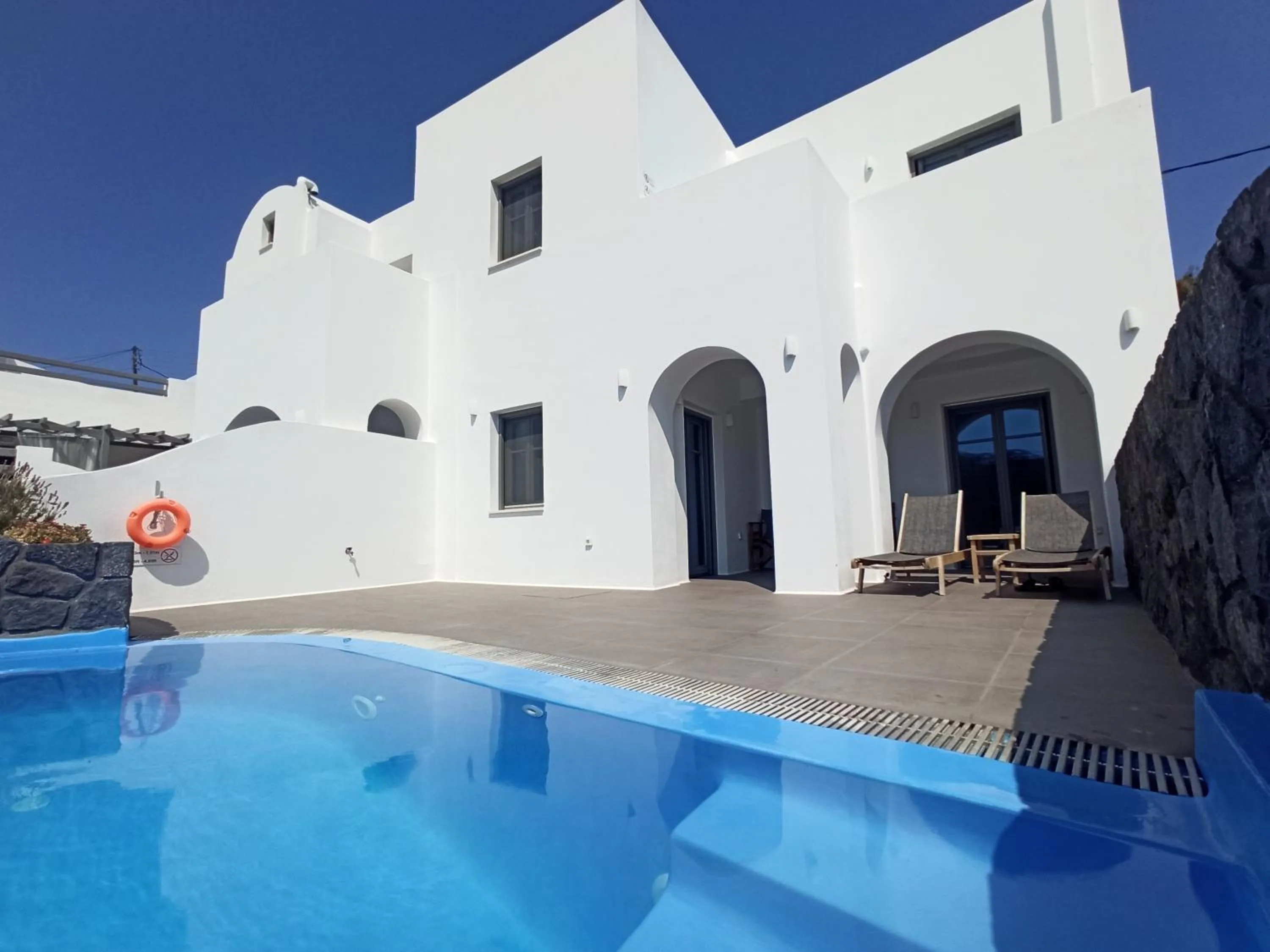 Swimming pool in Amphitrite Suites Santorini