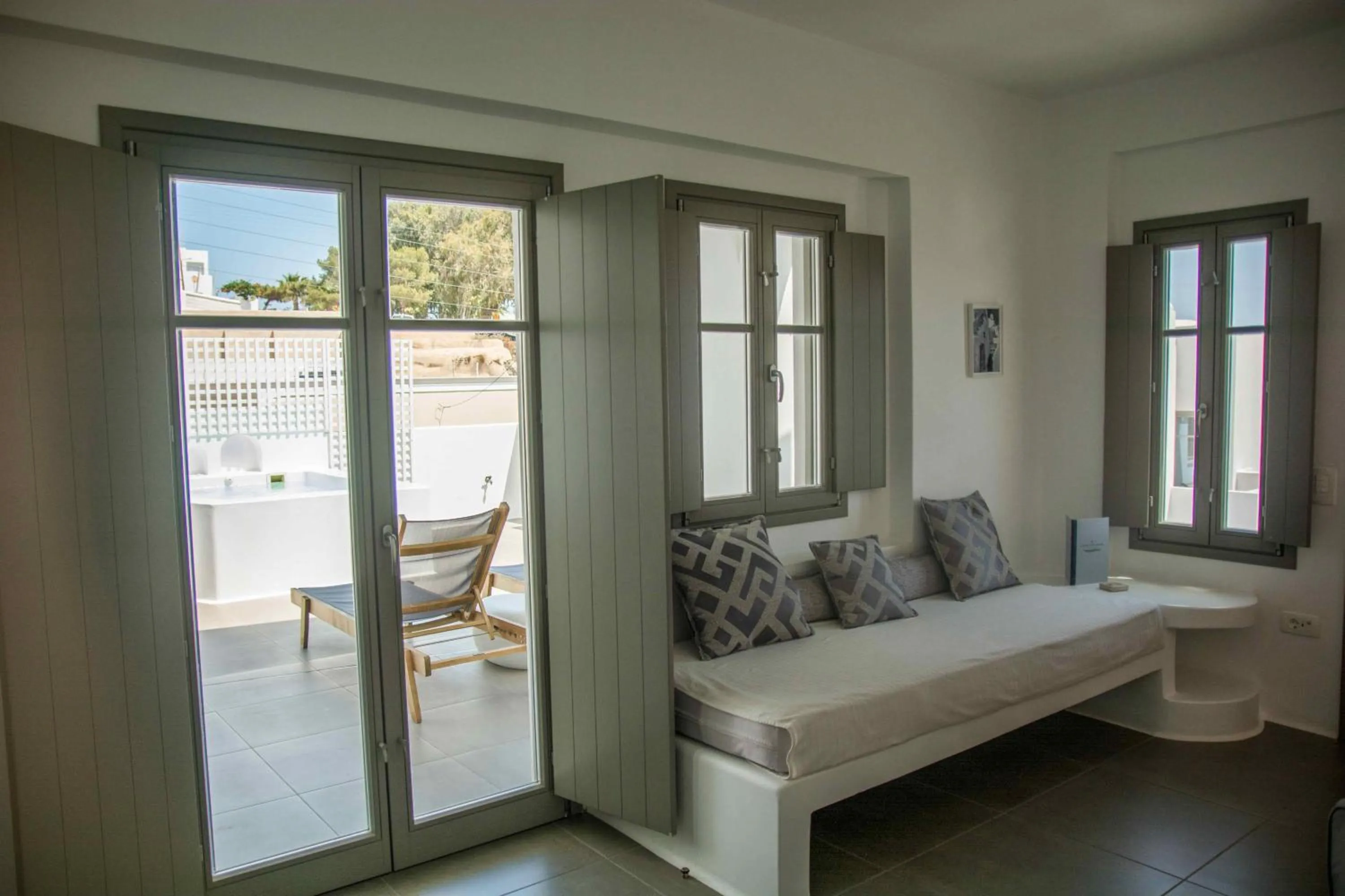 View (from property/room), Bed in Amphitrite Suites Santorini