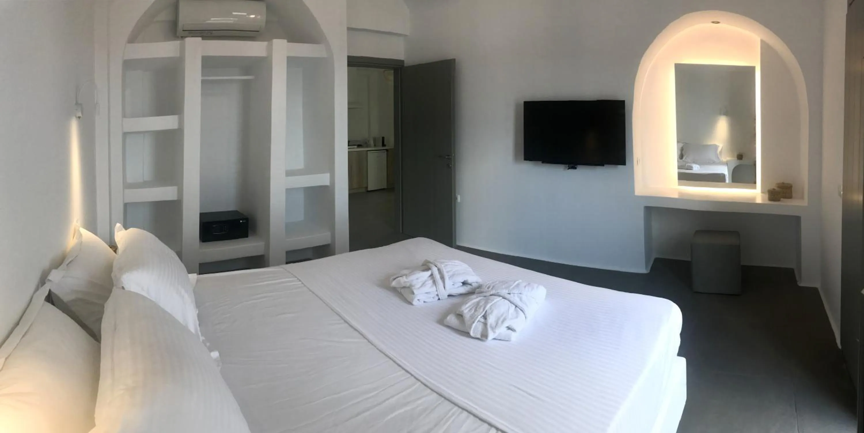 Bed in Amphitrite Suites Santorini