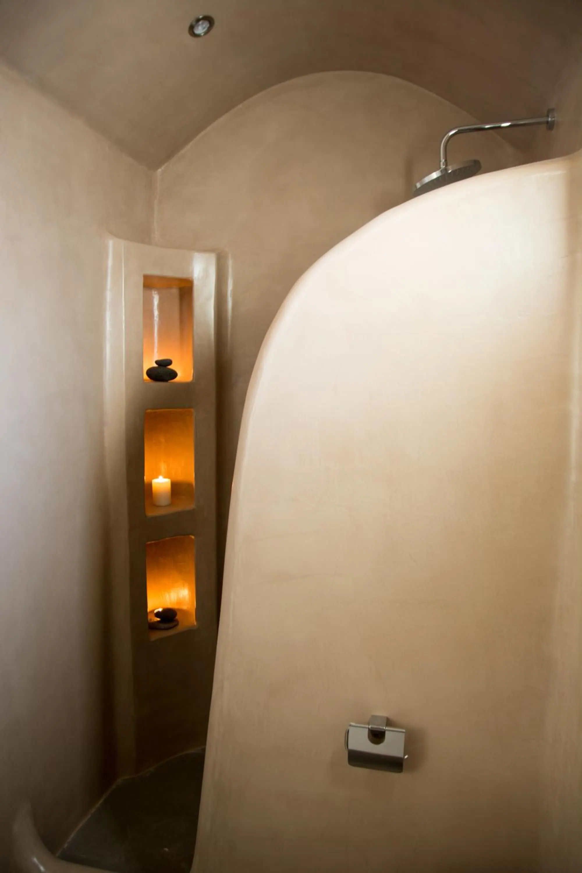 Shower in Amphitrite Suites Santorini