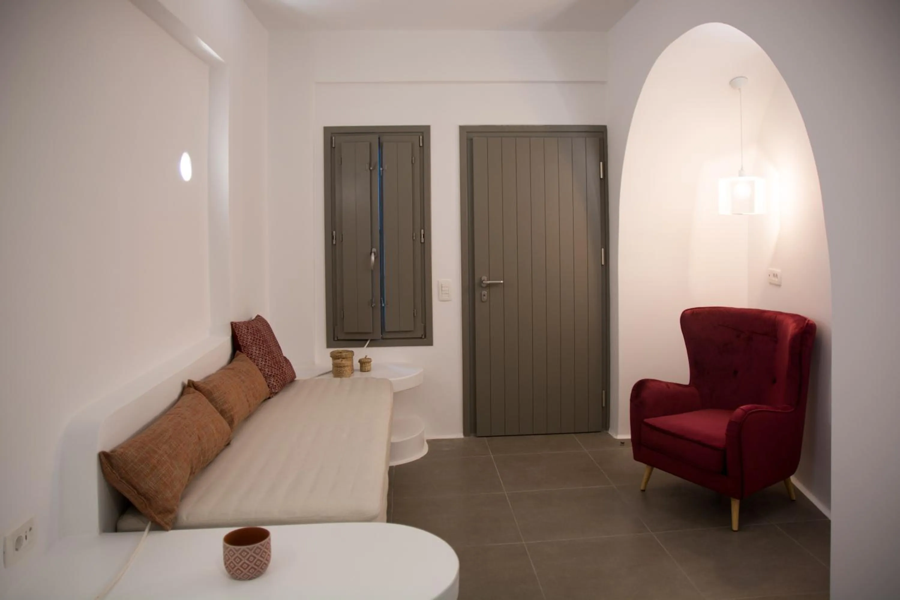 Living room in Amphitrite Suites Santorini