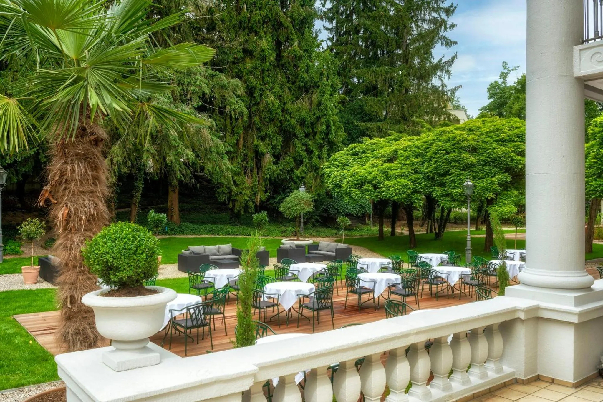 Inner courtyard view in Badischer Hof Baden-Baden - Leonardo Limited Edition