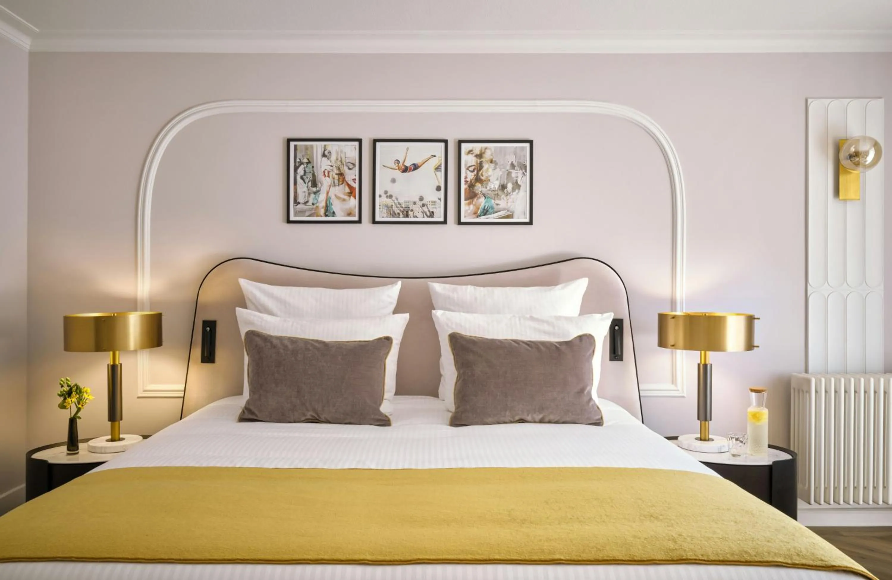 Photo of the whole room, Bed in Badischer Hof Baden-Baden - Leonardo Limited Edition