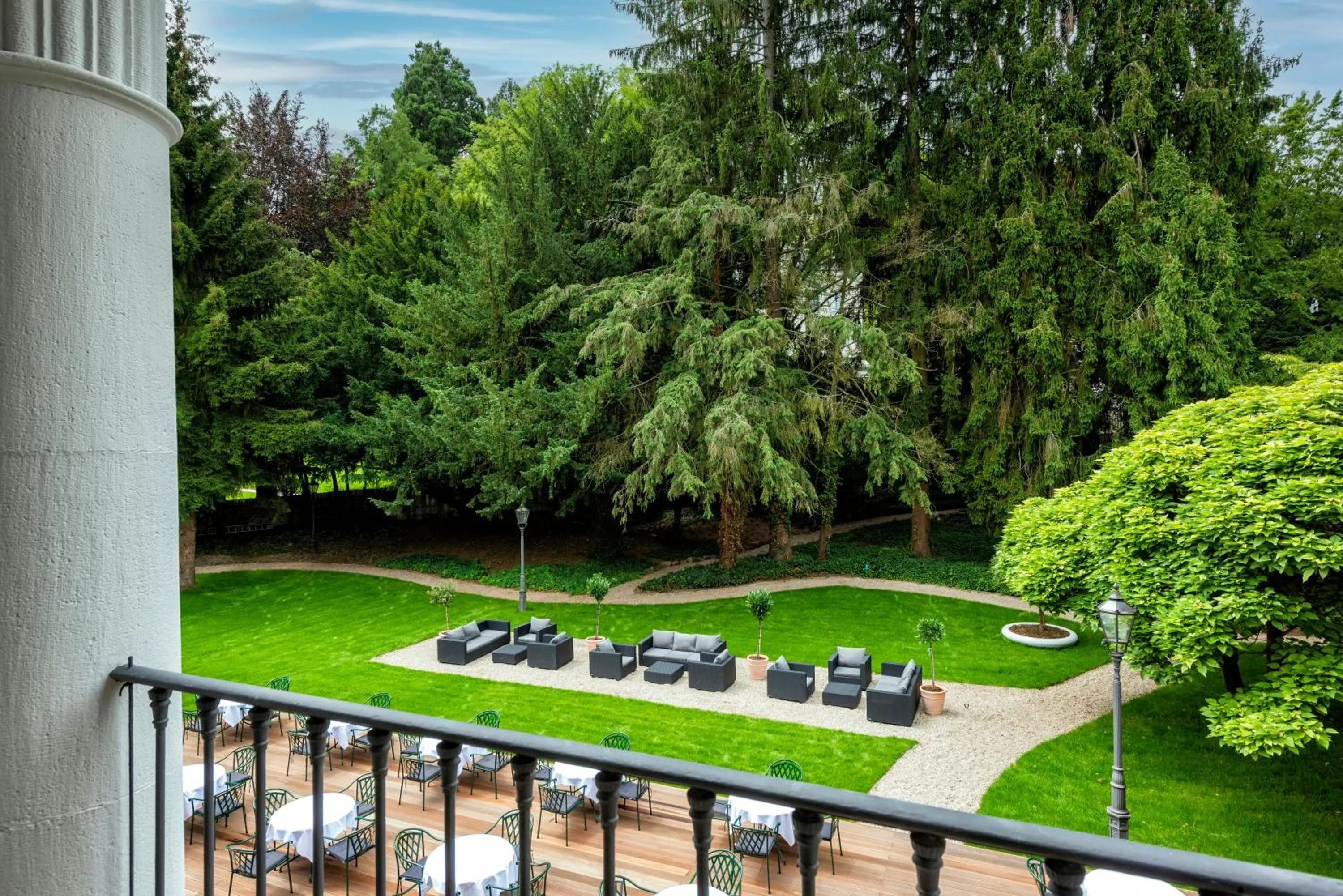 Inner courtyard view in Badischer Hof Baden-Baden - Leonardo Limited Edition