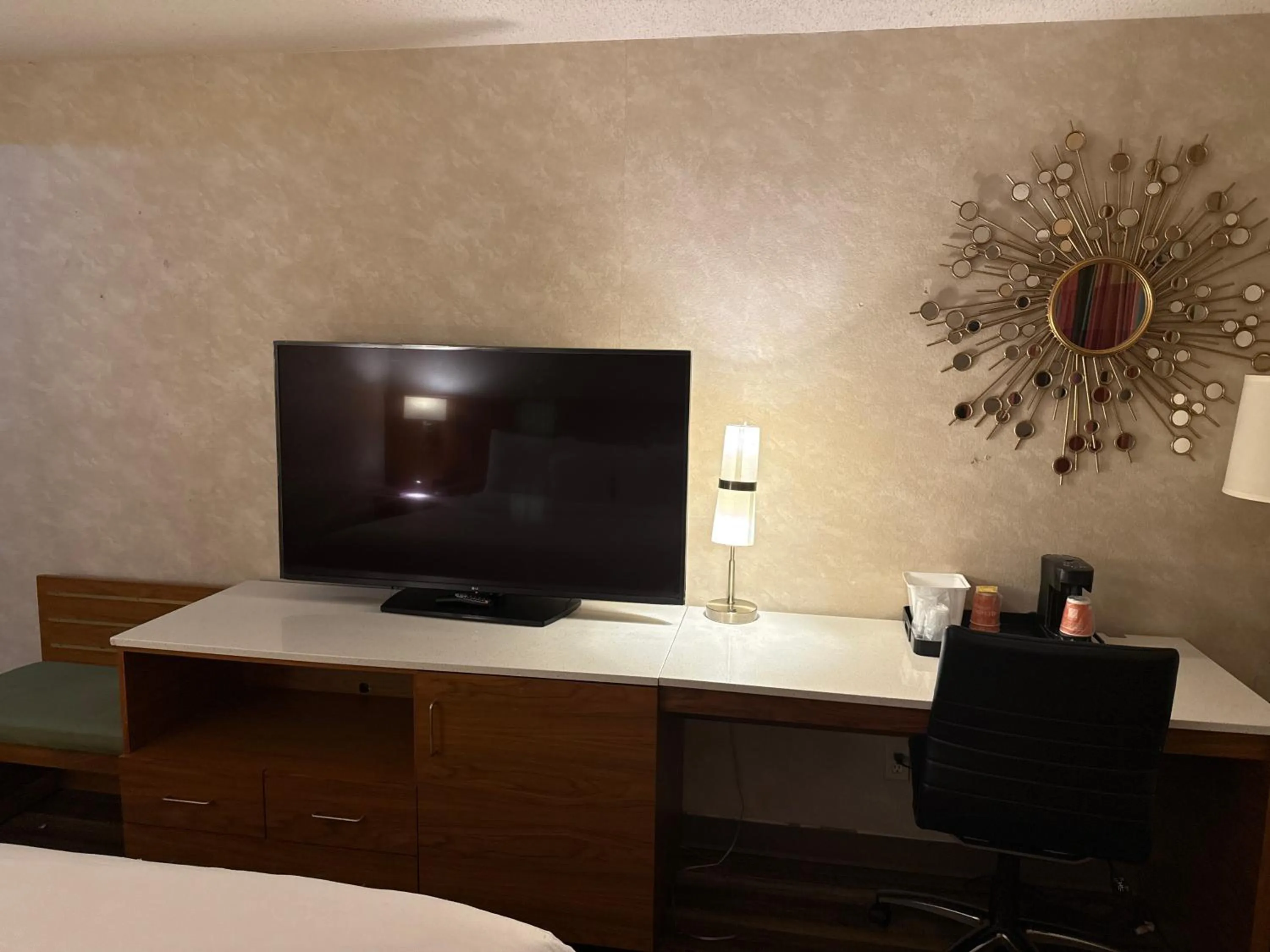 TV and multimedia, Bed in Quality Inn and Conference Center Greeley Downtown