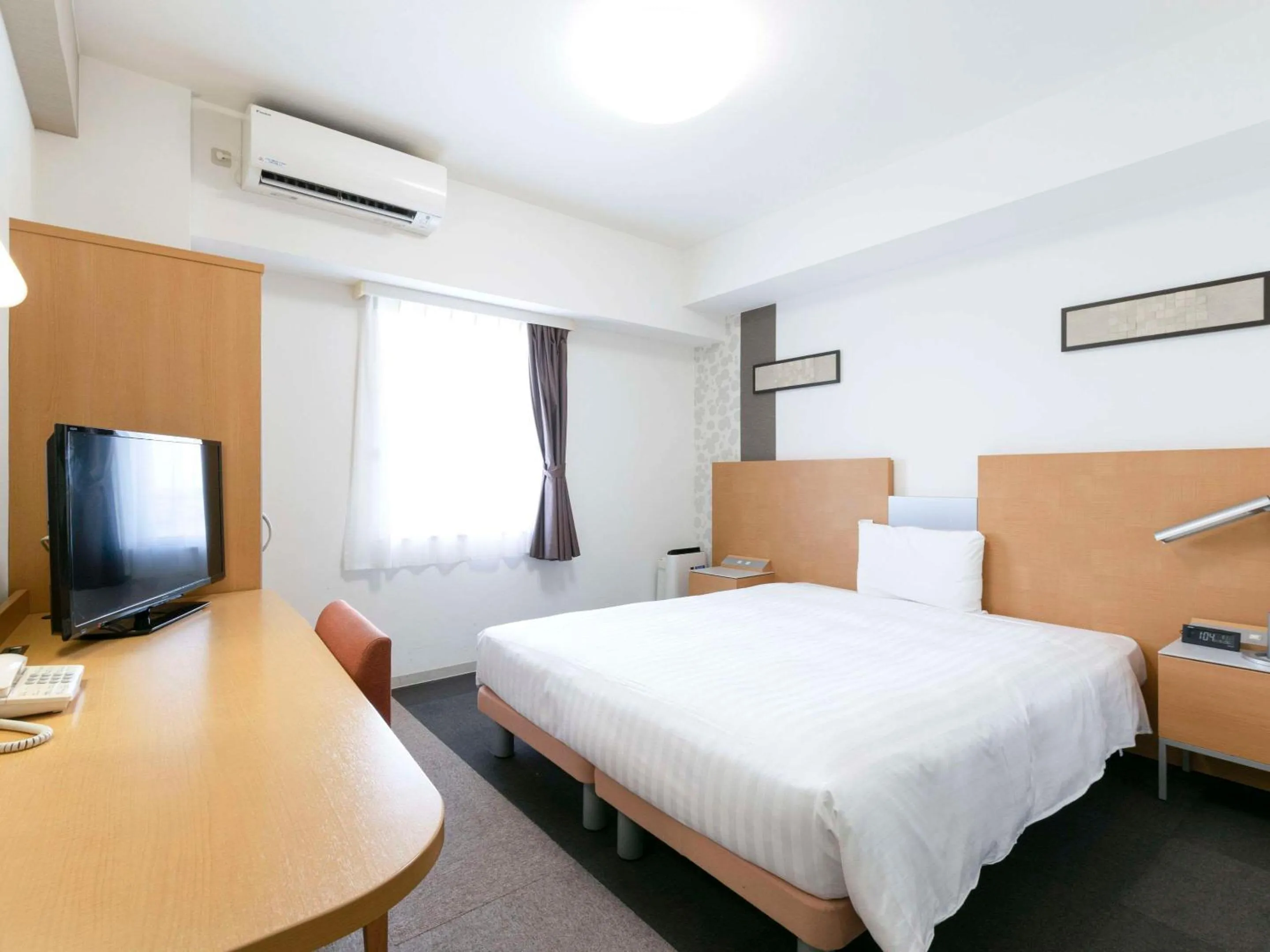 Queen Room - single occupancy - Non-Smoking in Comfort Hotel Central International Airport