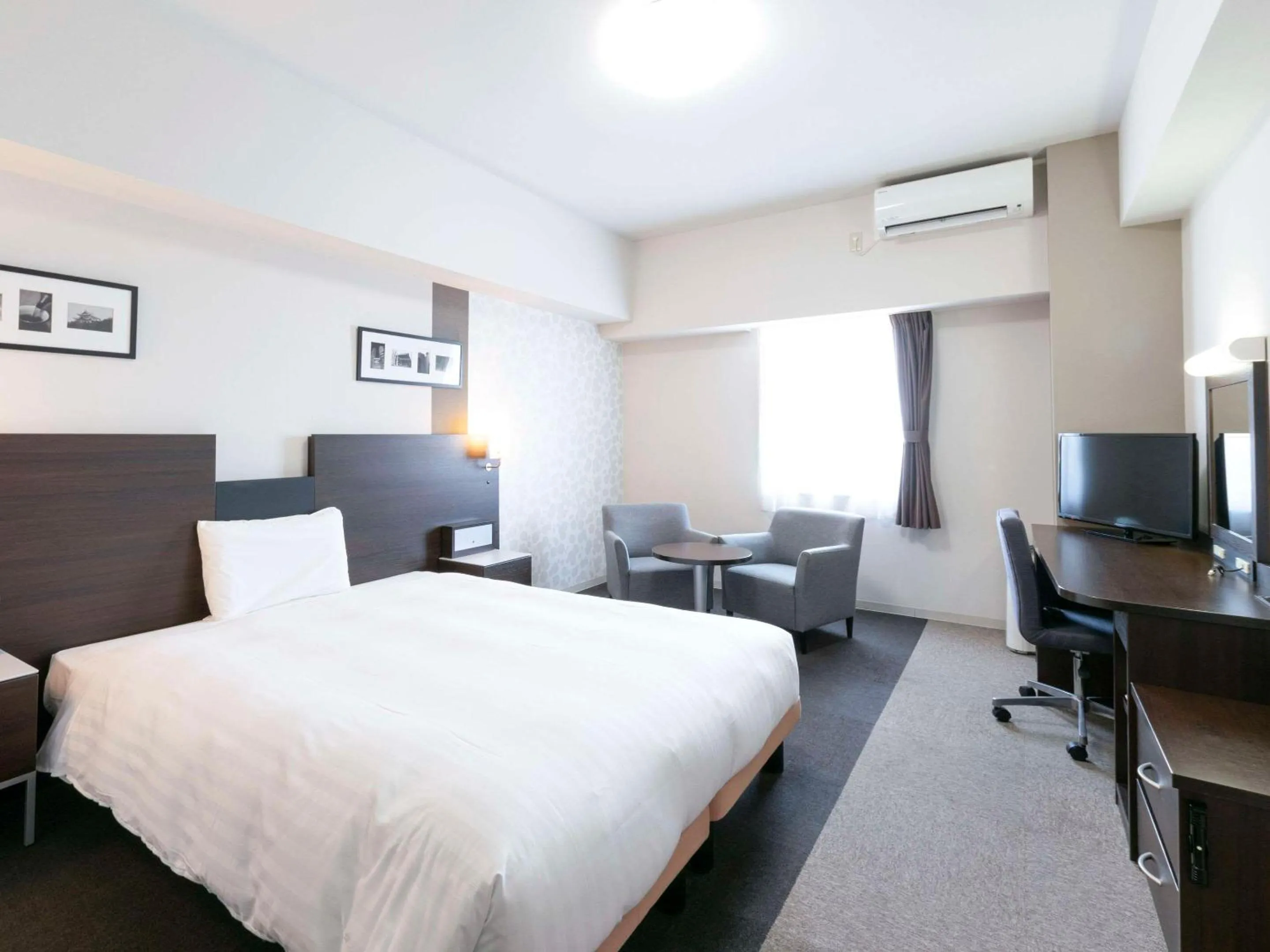 Superior Queen Room - single occupancy - Non-Smoking in Comfort Hotel Central International Airport