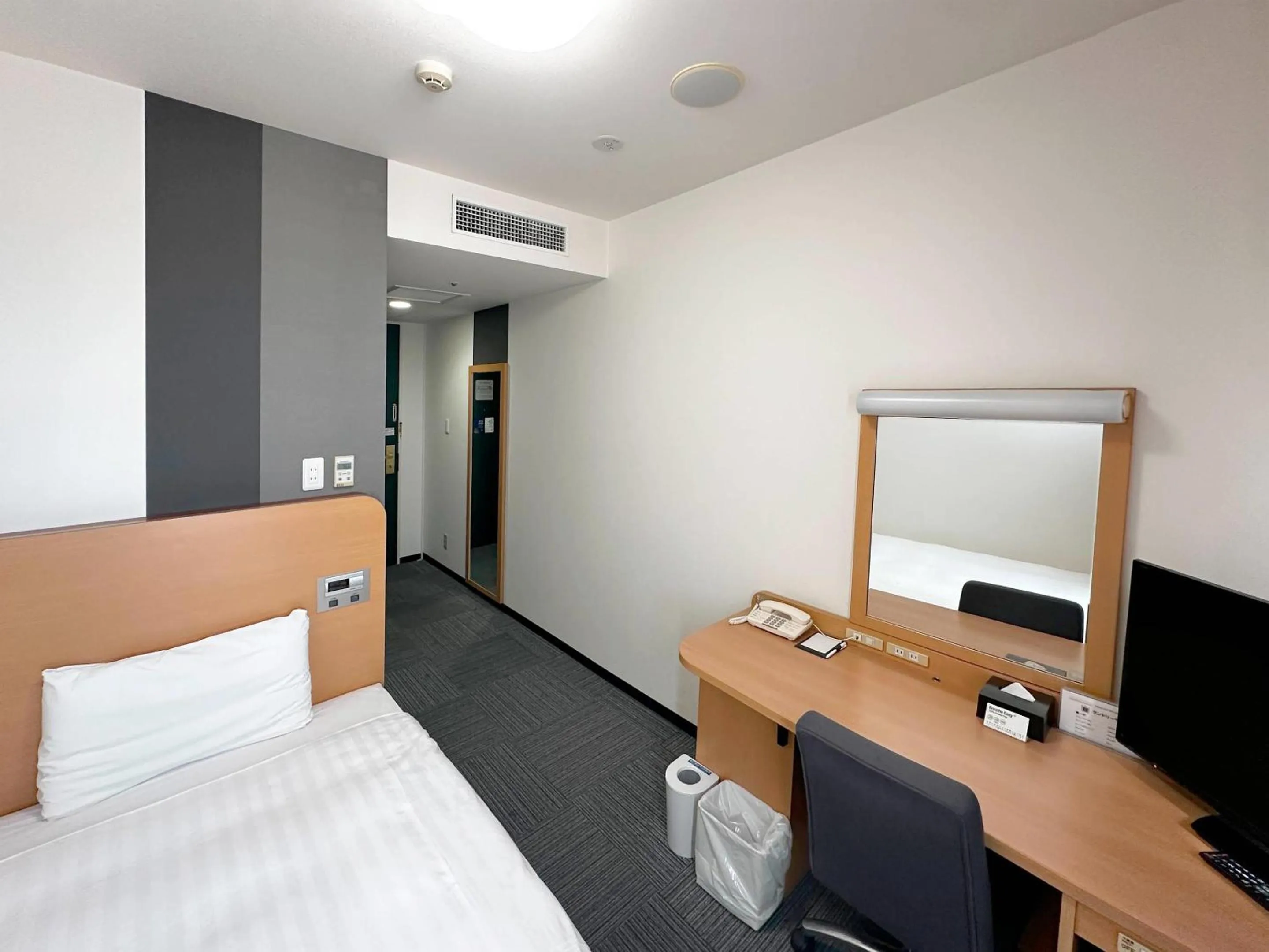 Bedroom, Bed in Comfort Hotel Gifu