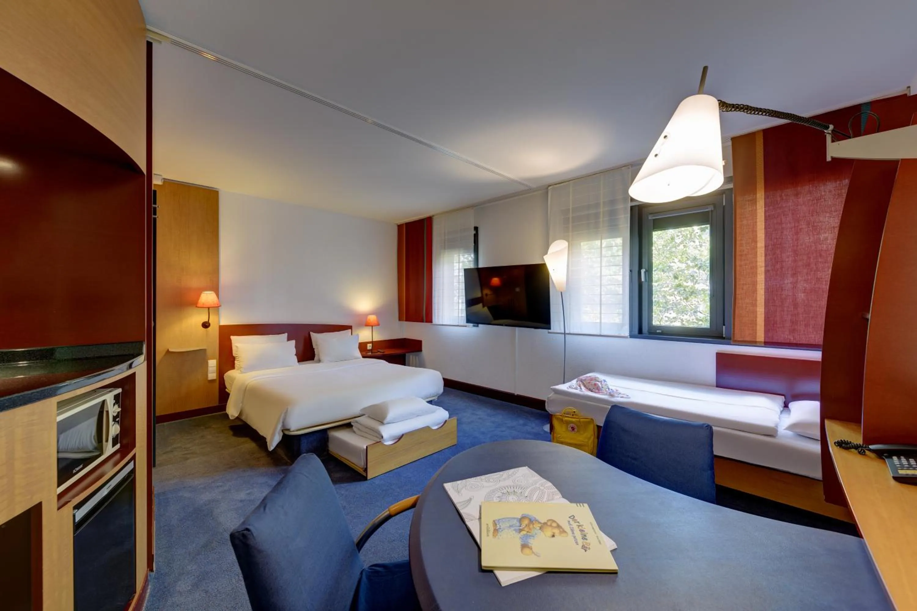 Photo of the whole room, Bed in Novotel Suites München Parkstadt Schwabing