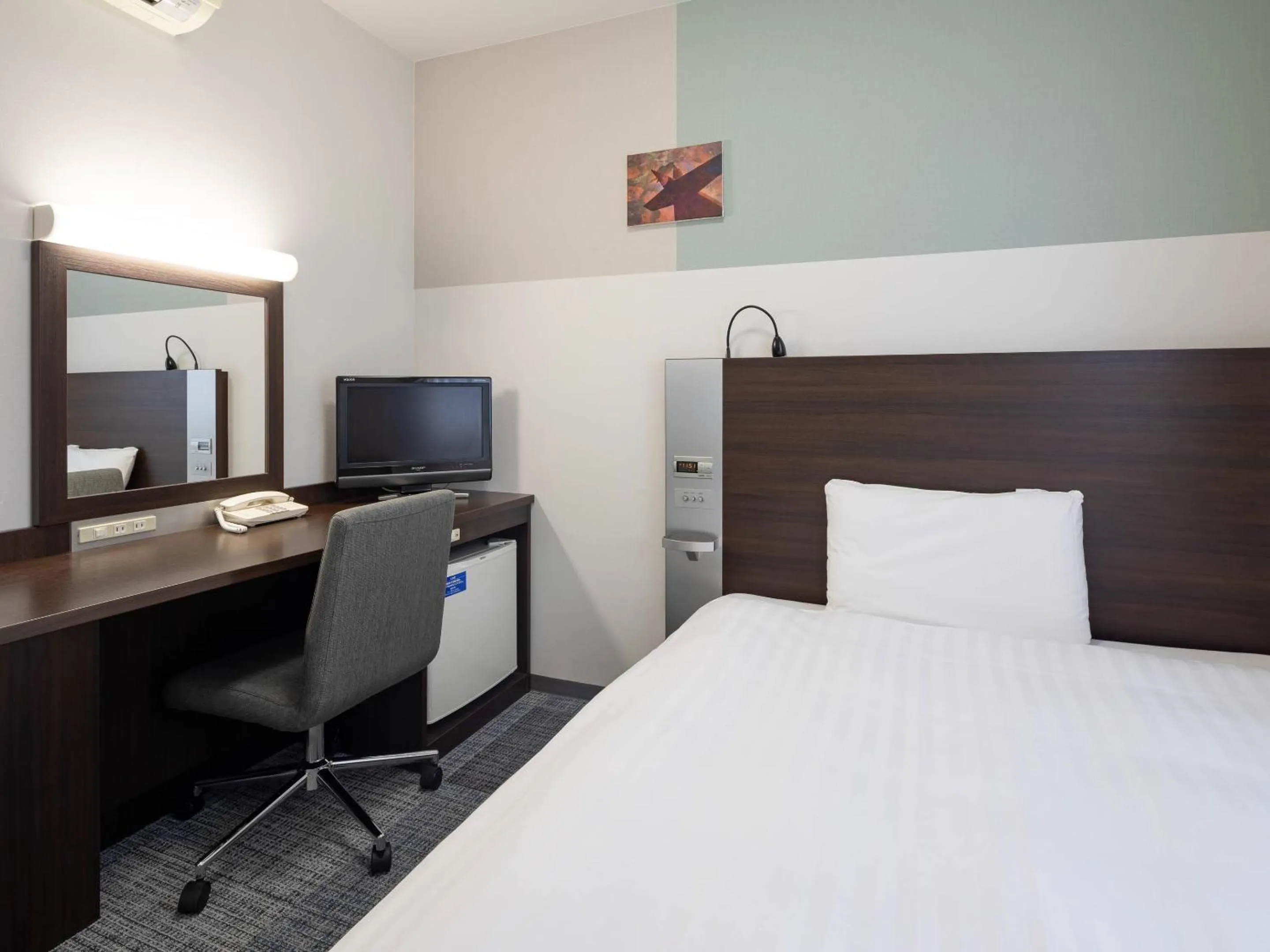 Bedroom, Bed in Comfort Hotel Kure