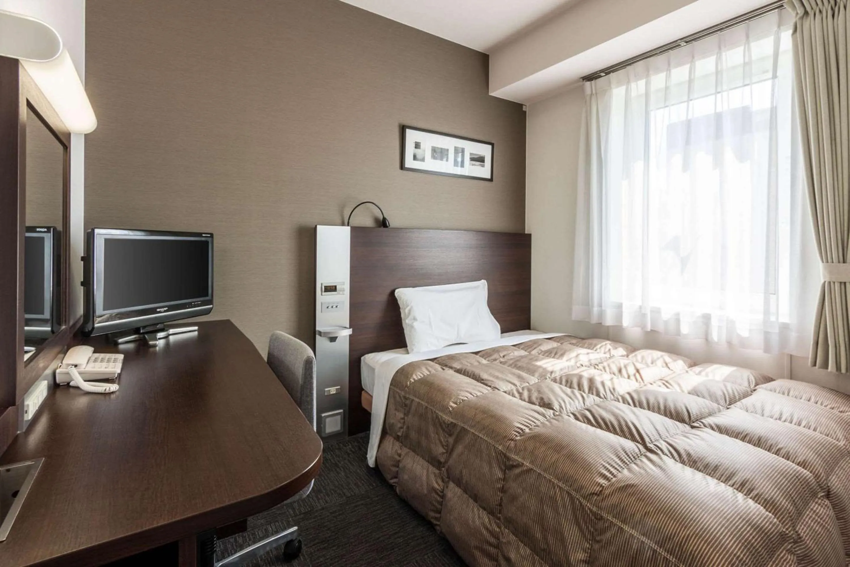 Bedroom, Bed in Comfort Hotel Kushiro