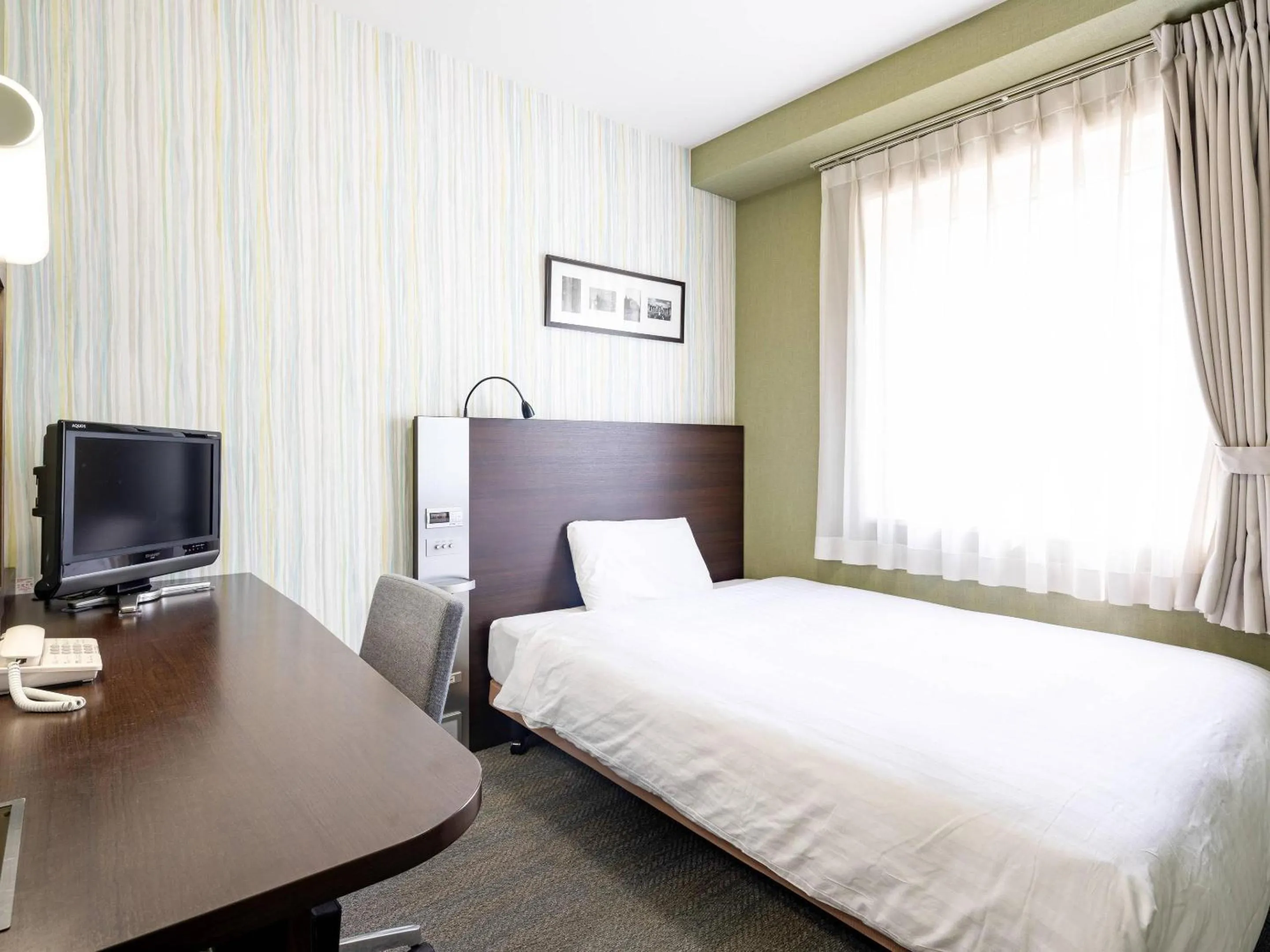 Bedroom, Bed in Comfort Hotel Maebashi