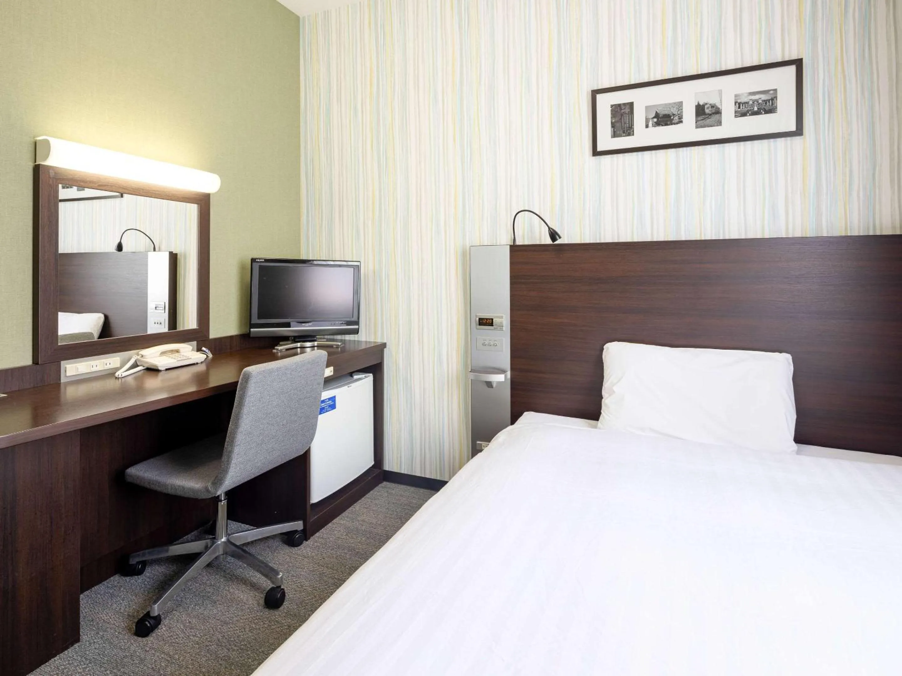 Bedroom, Bed in Comfort Hotel Maebashi