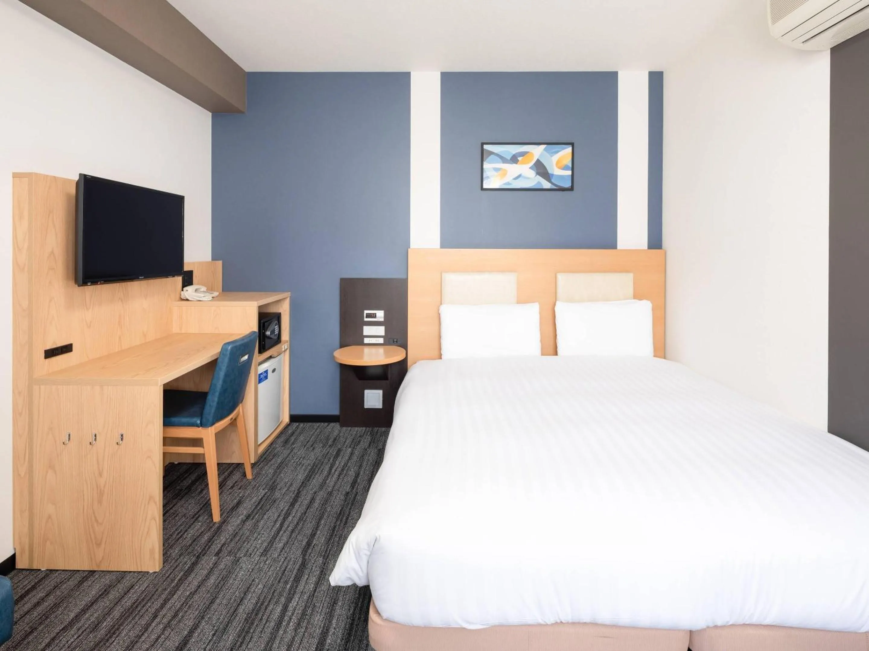 Bedroom, Bed in Comfort Hotel Narita