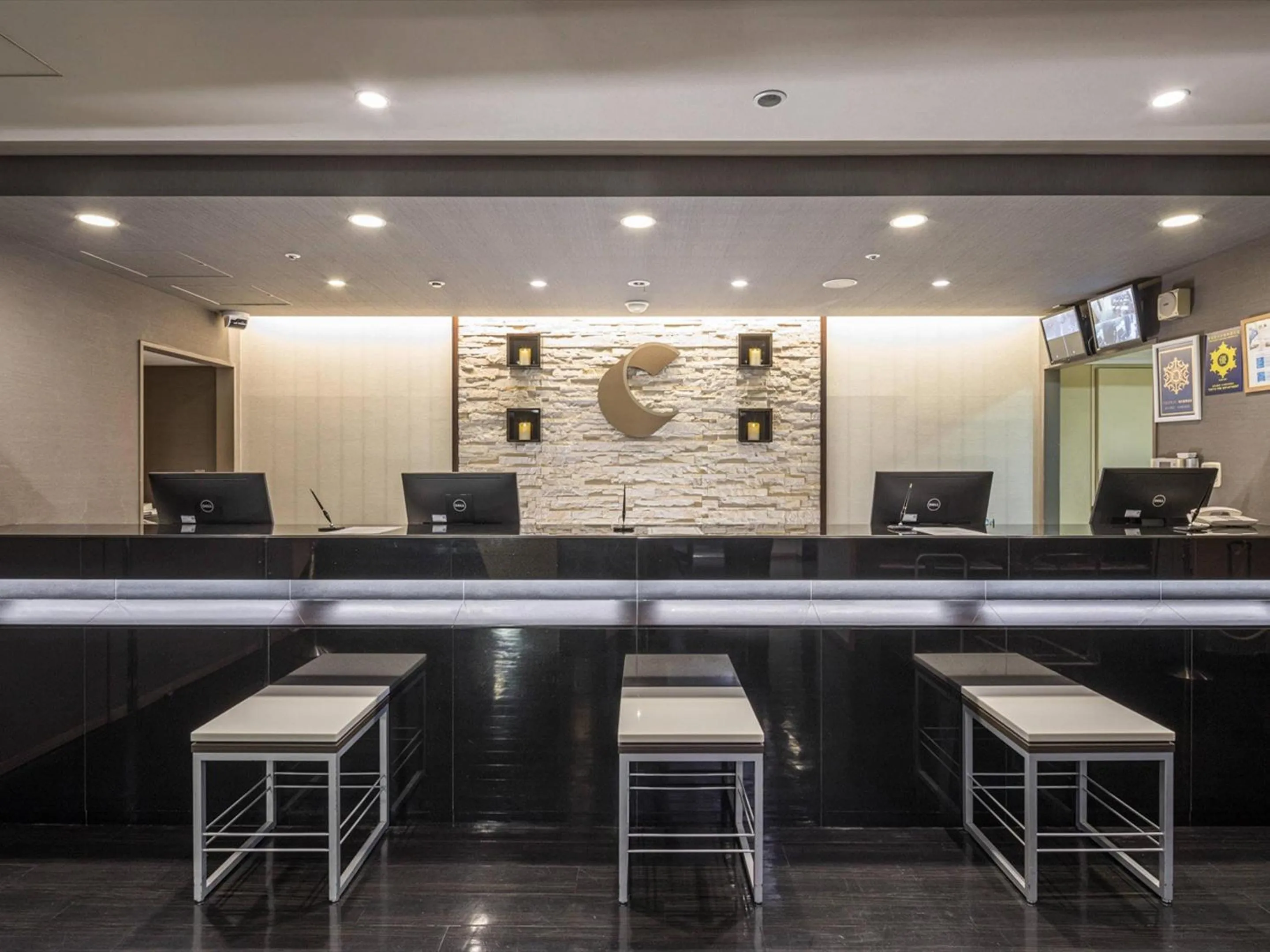 Lobby or reception in Comfort Hotel Tokyo Higashi Nihombashi
