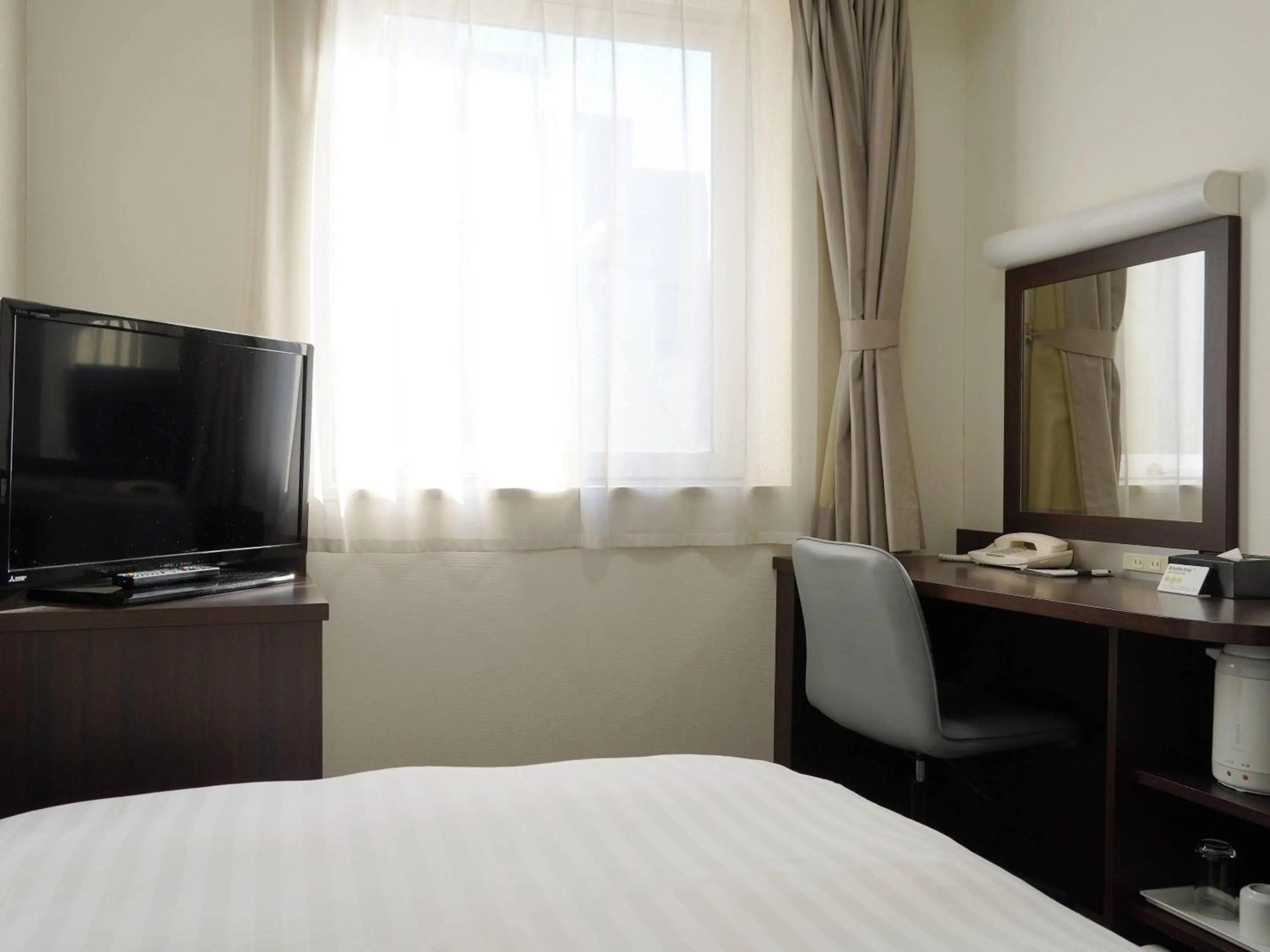 Bedroom, Bed in Comfort Hotel Tokyo Kanda