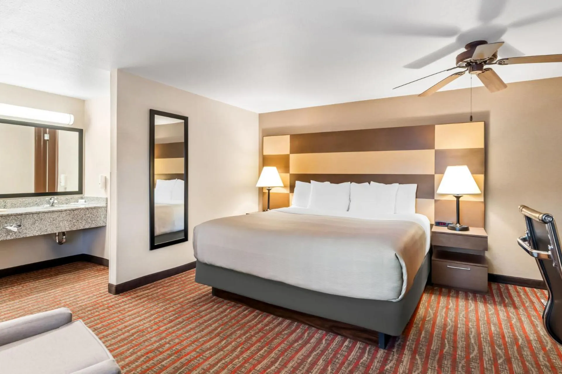 Bed in Quality Inn near Rocky Mountain National Park