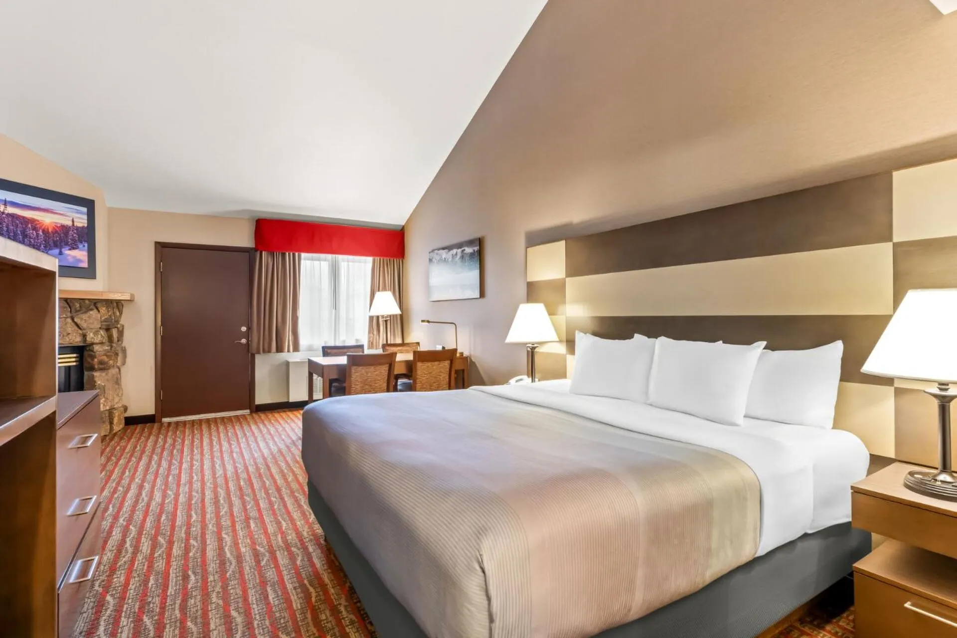 Bed in Quality Inn near Rocky Mountain National Park