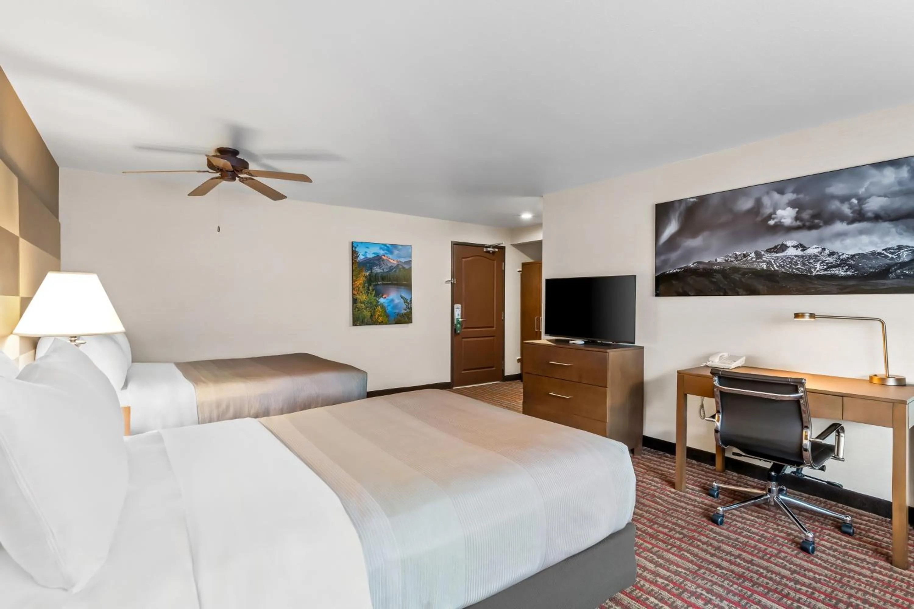 Bed in Quality Inn near Rocky Mountain National Park