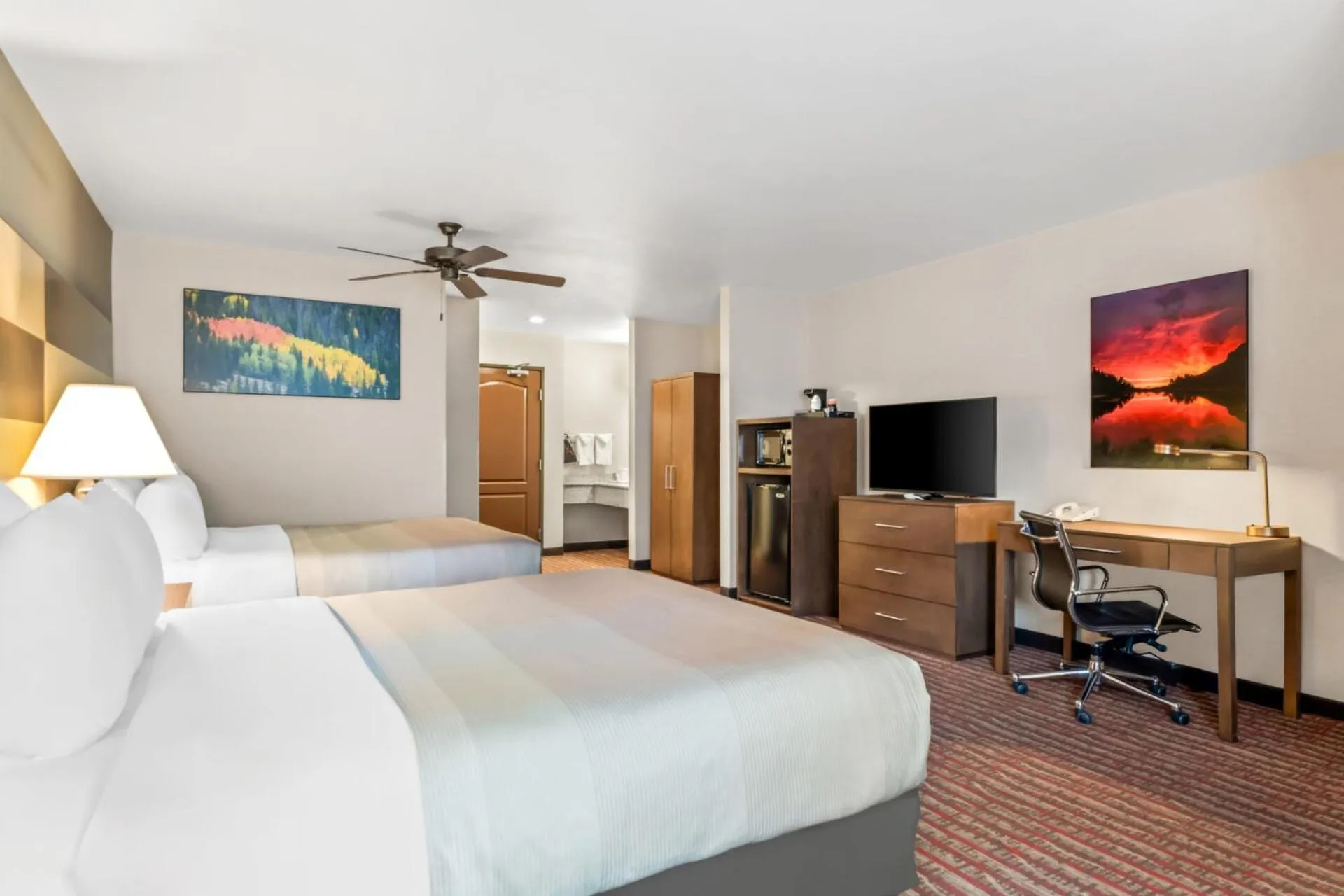 Bed in Quality Inn near Rocky Mountain National Park