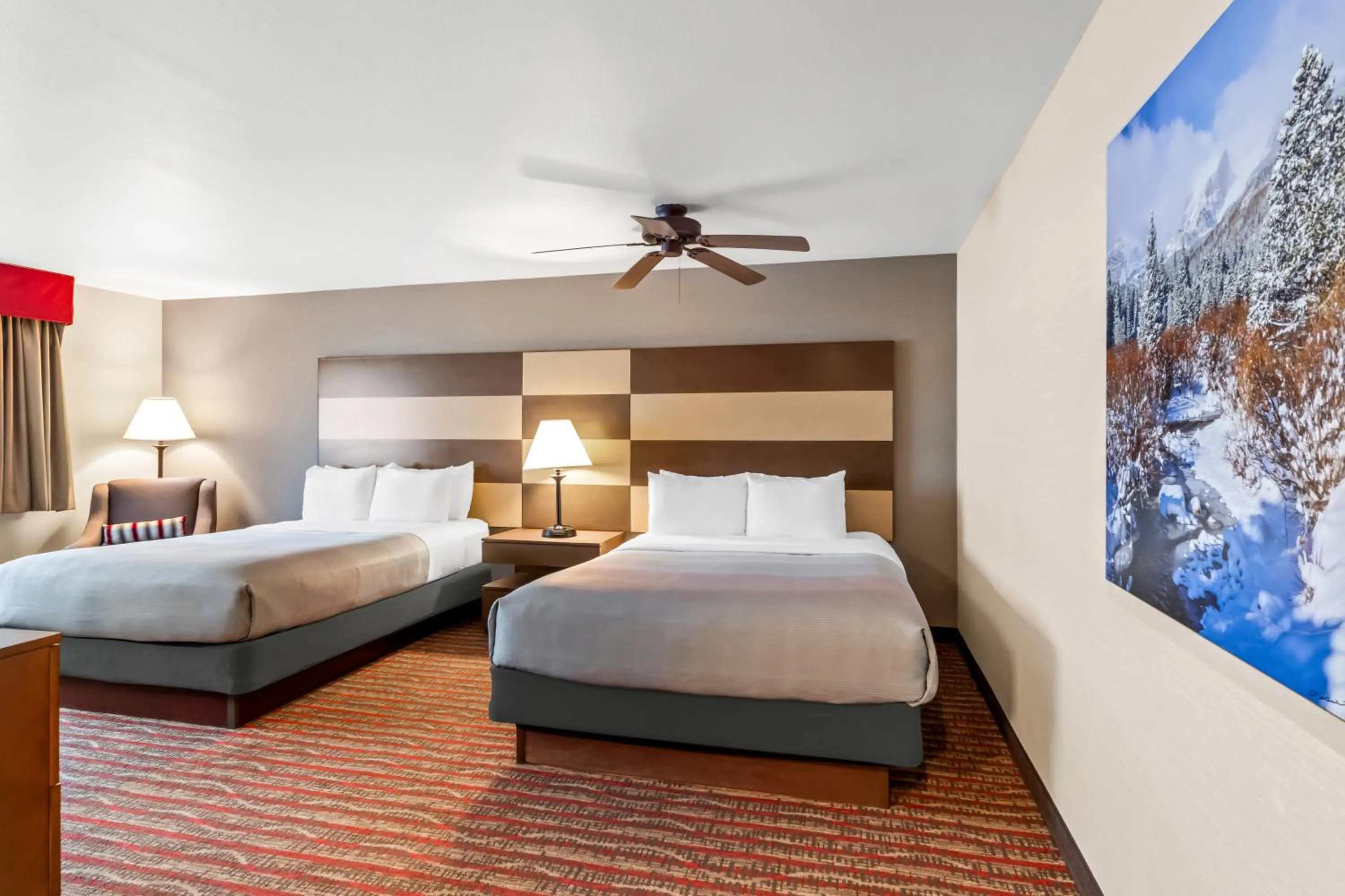 Bed in Quality Inn near Rocky Mountain National Park