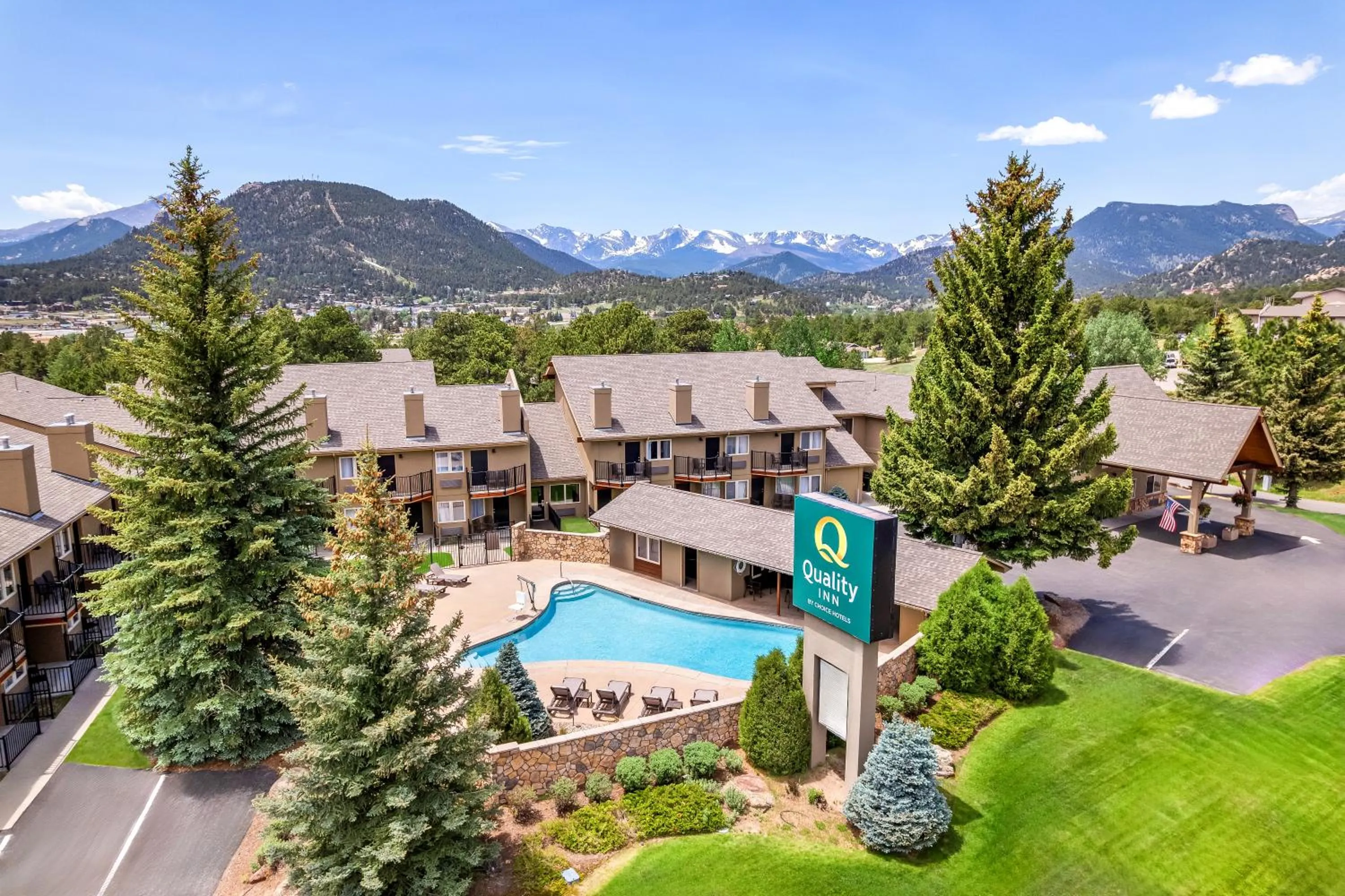 Property building in Quality Inn near Rocky Mountain National Park