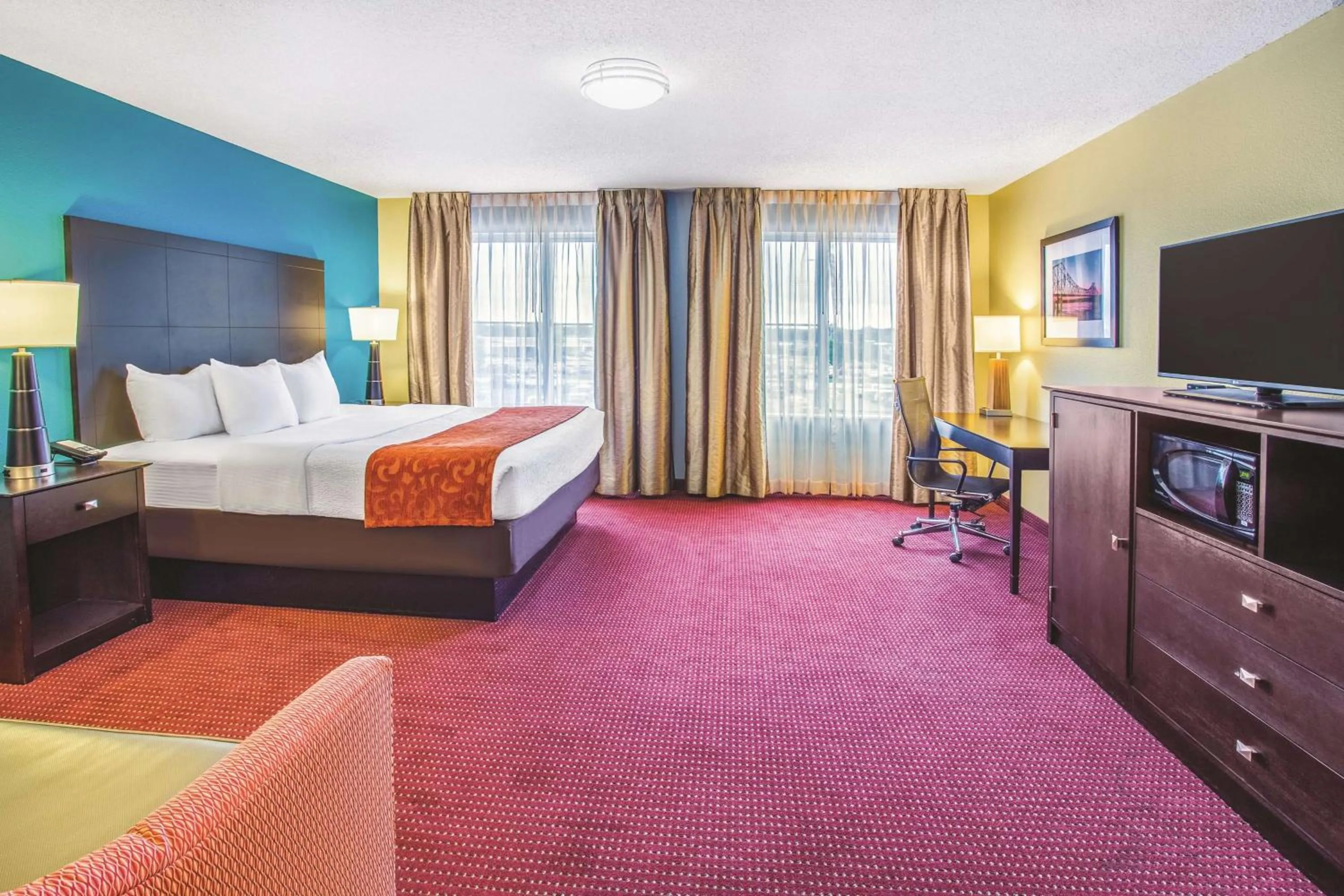 Photo of the whole room, Bed in La Quinta by Wyndham O'Fallon, IL - St. Louis