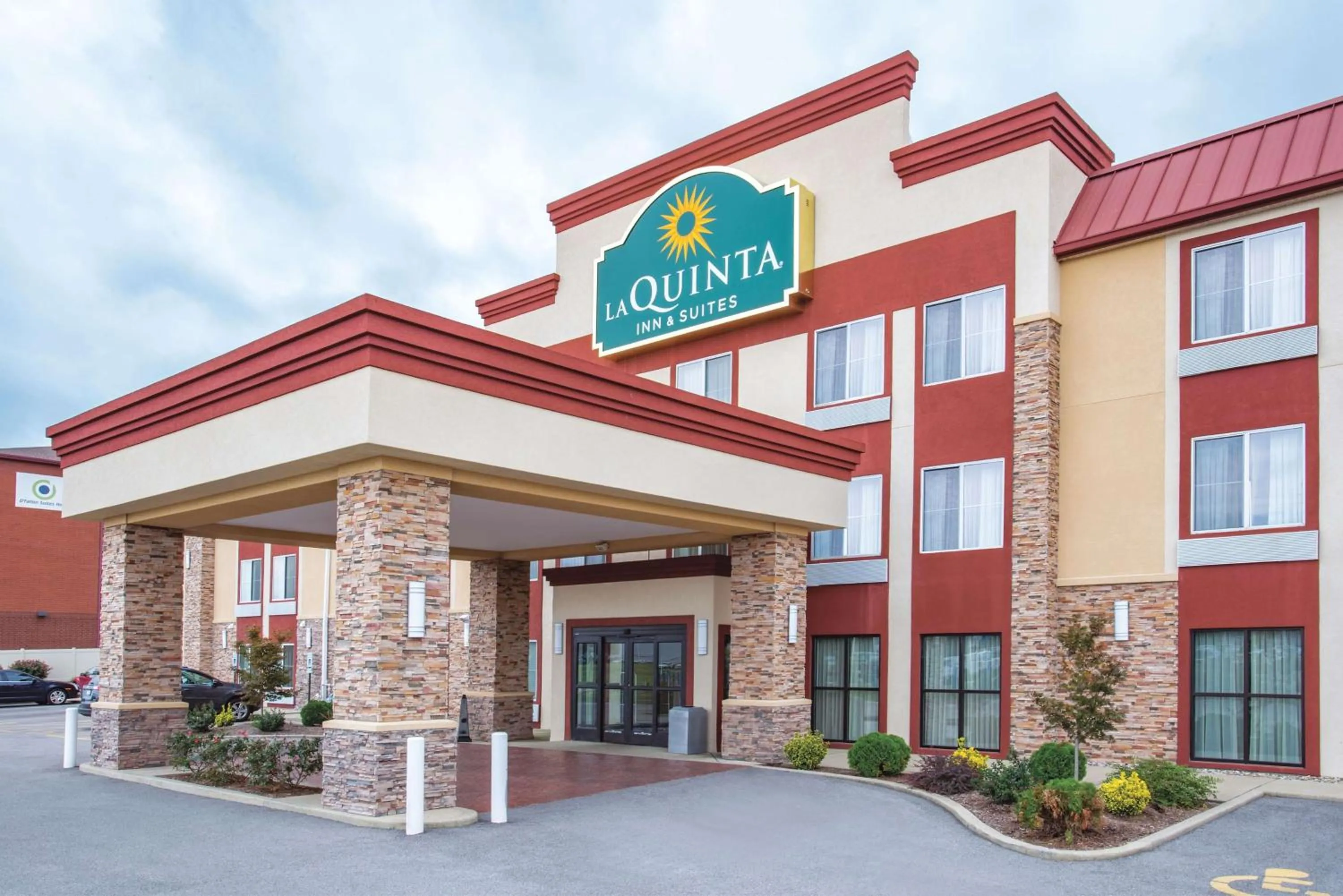 Property building in La Quinta by Wyndham O'Fallon, IL - St. Louis