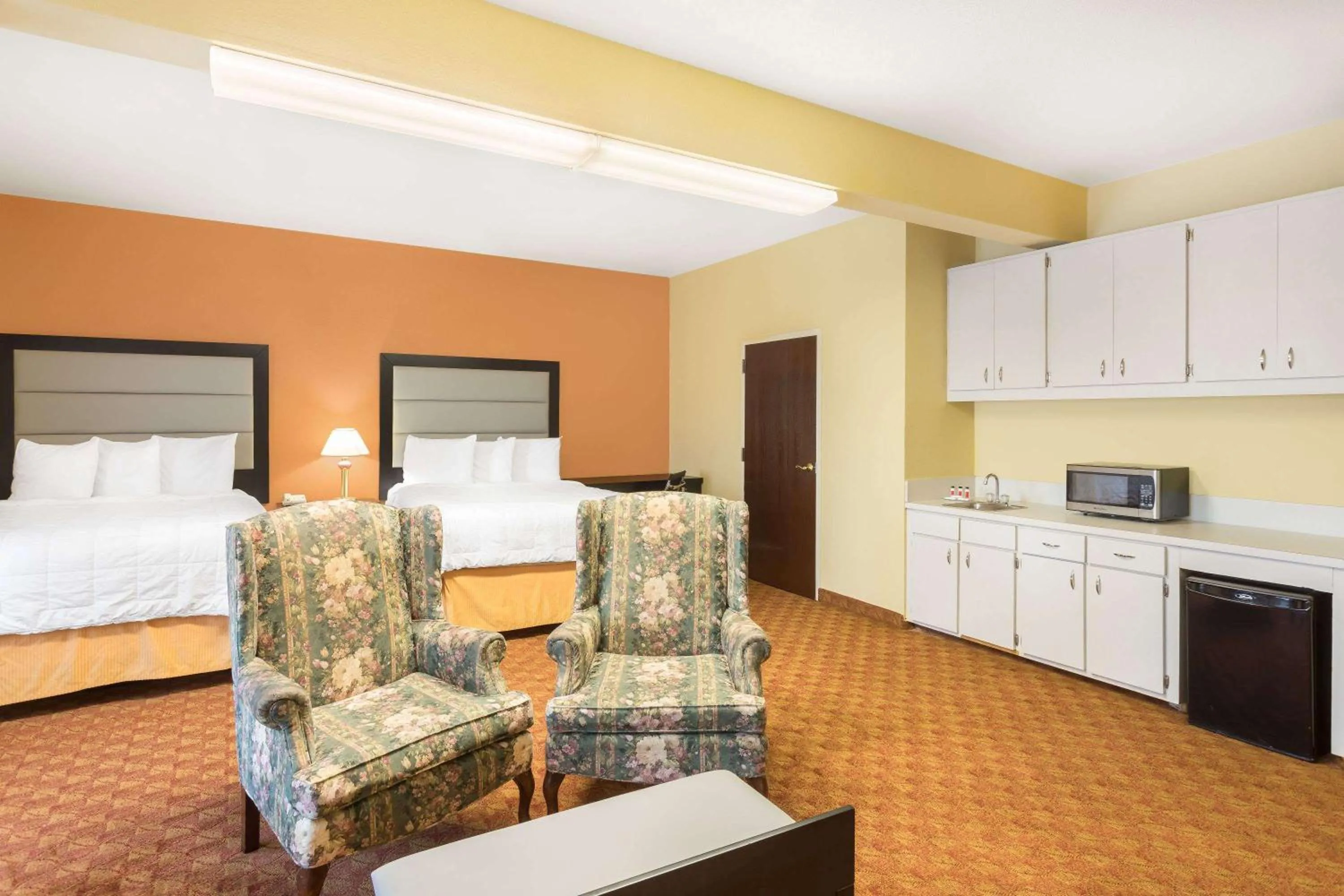 Photo of the whole room, Bed in Baymont by Wyndham Fayetteville