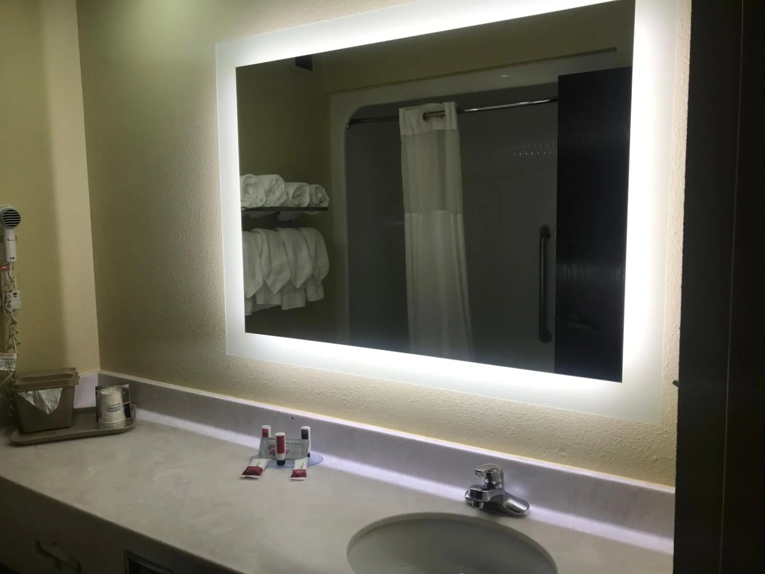 King Suite - Non-Smoking in Baymont by Wyndham Fayetteville King Suite - Non-Smoking in Baymont by Wyndham Fayetteville