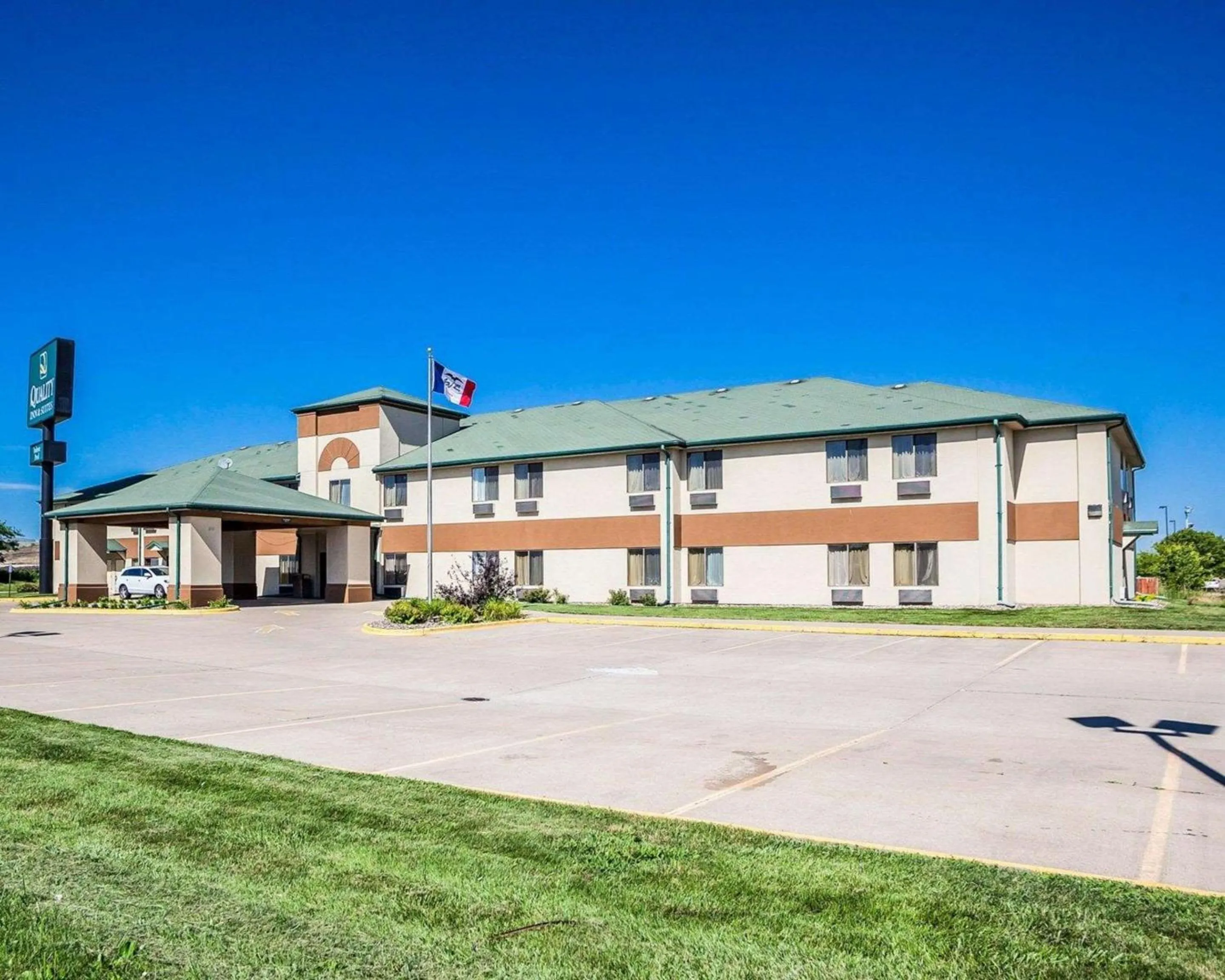 Property building in Quality Inn & Suites Altoona - Des Moines