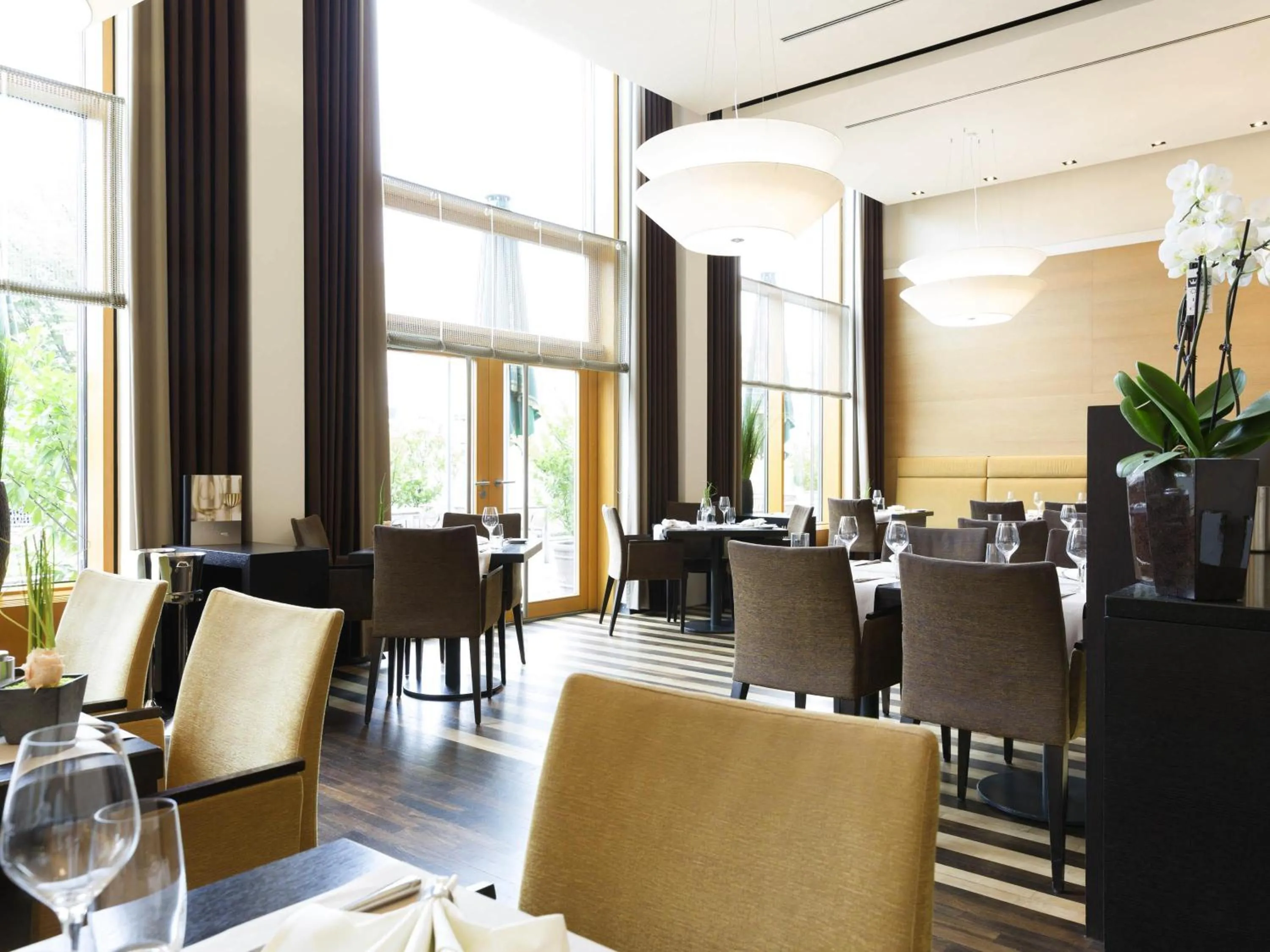 Restaurant/places to eat in Novotel Karlsruhe City