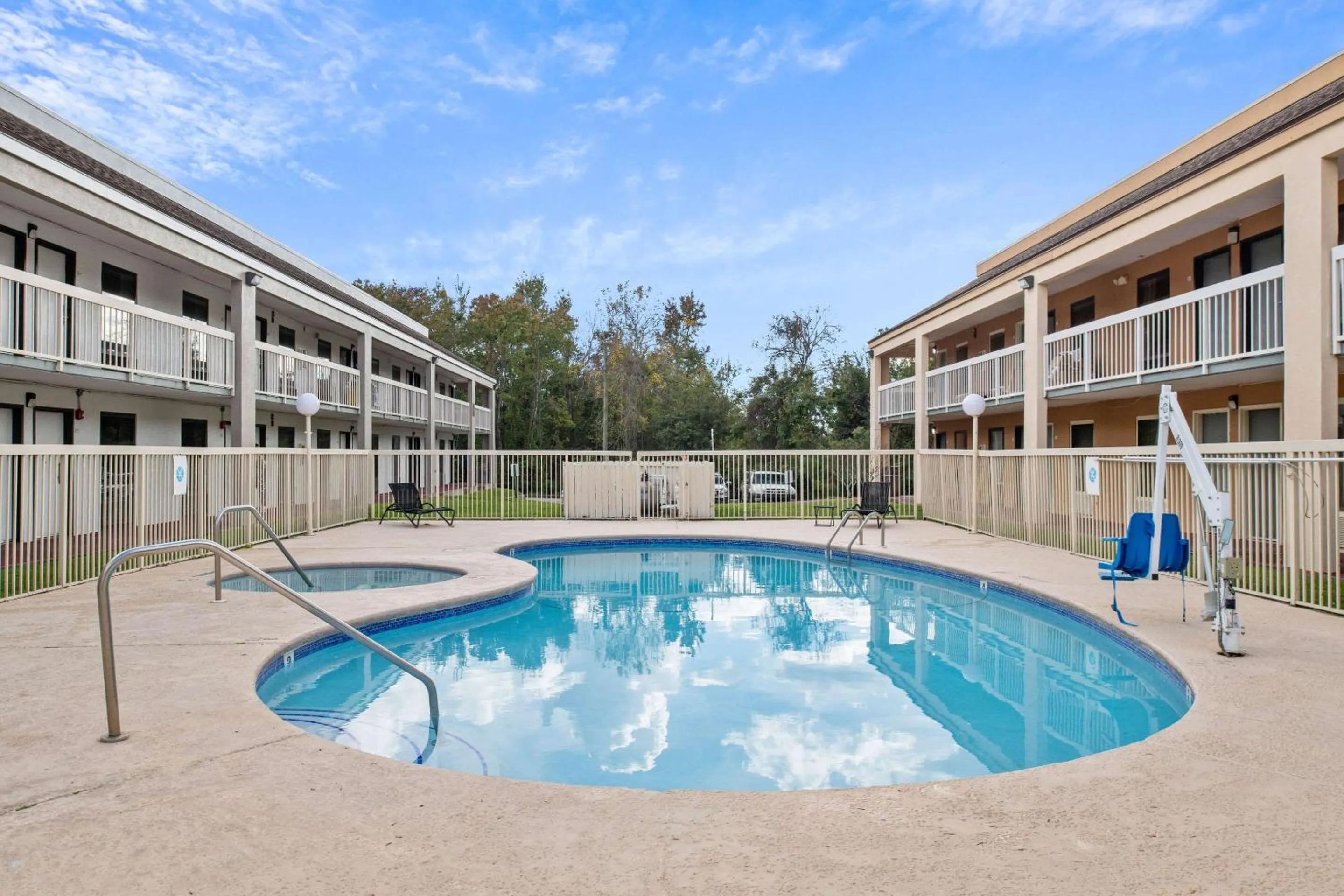 Swimming pool in Quality Inn Kingsland