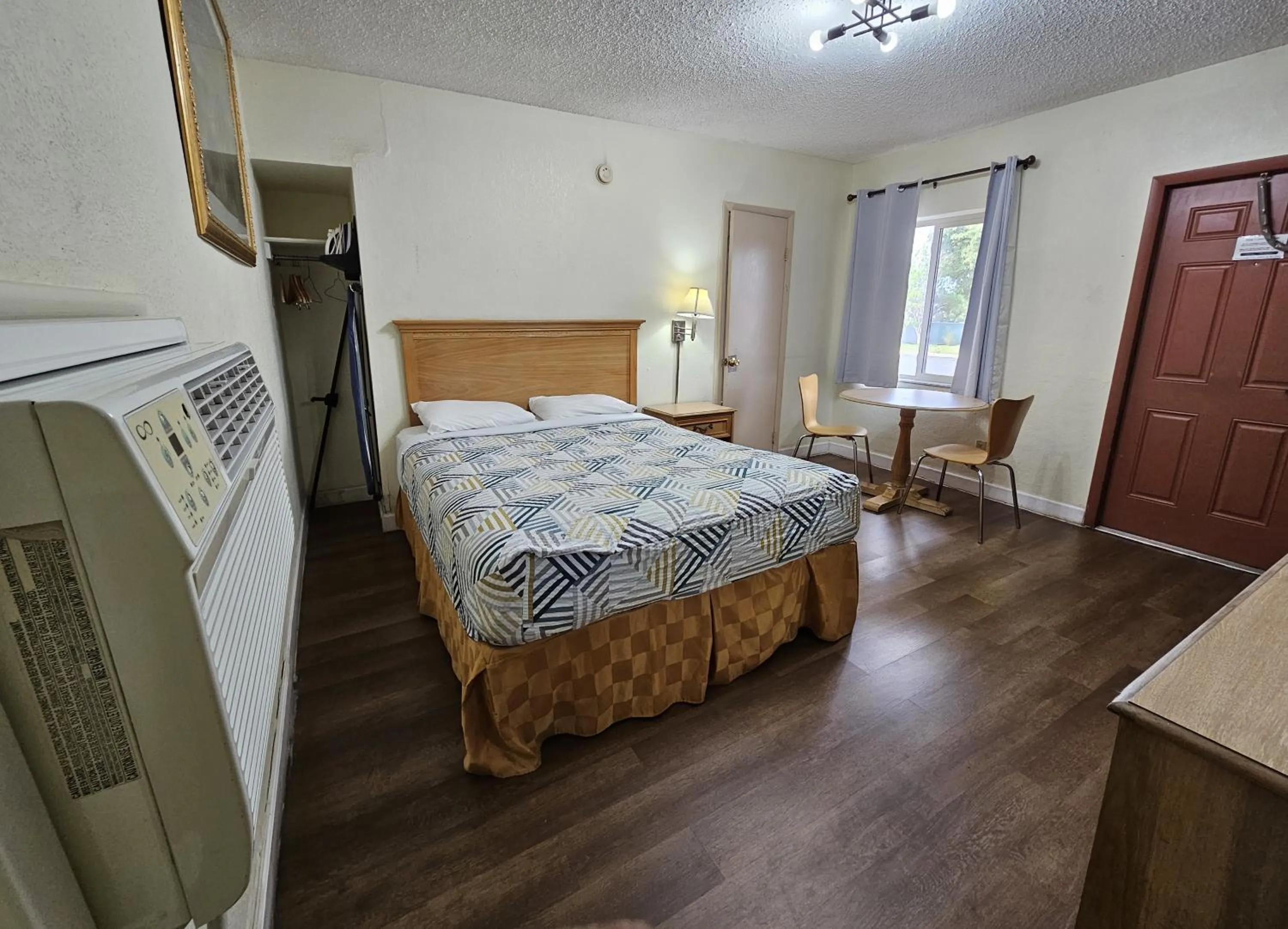 Bed in Rodeway Inn Fort Pierce US Highway 1