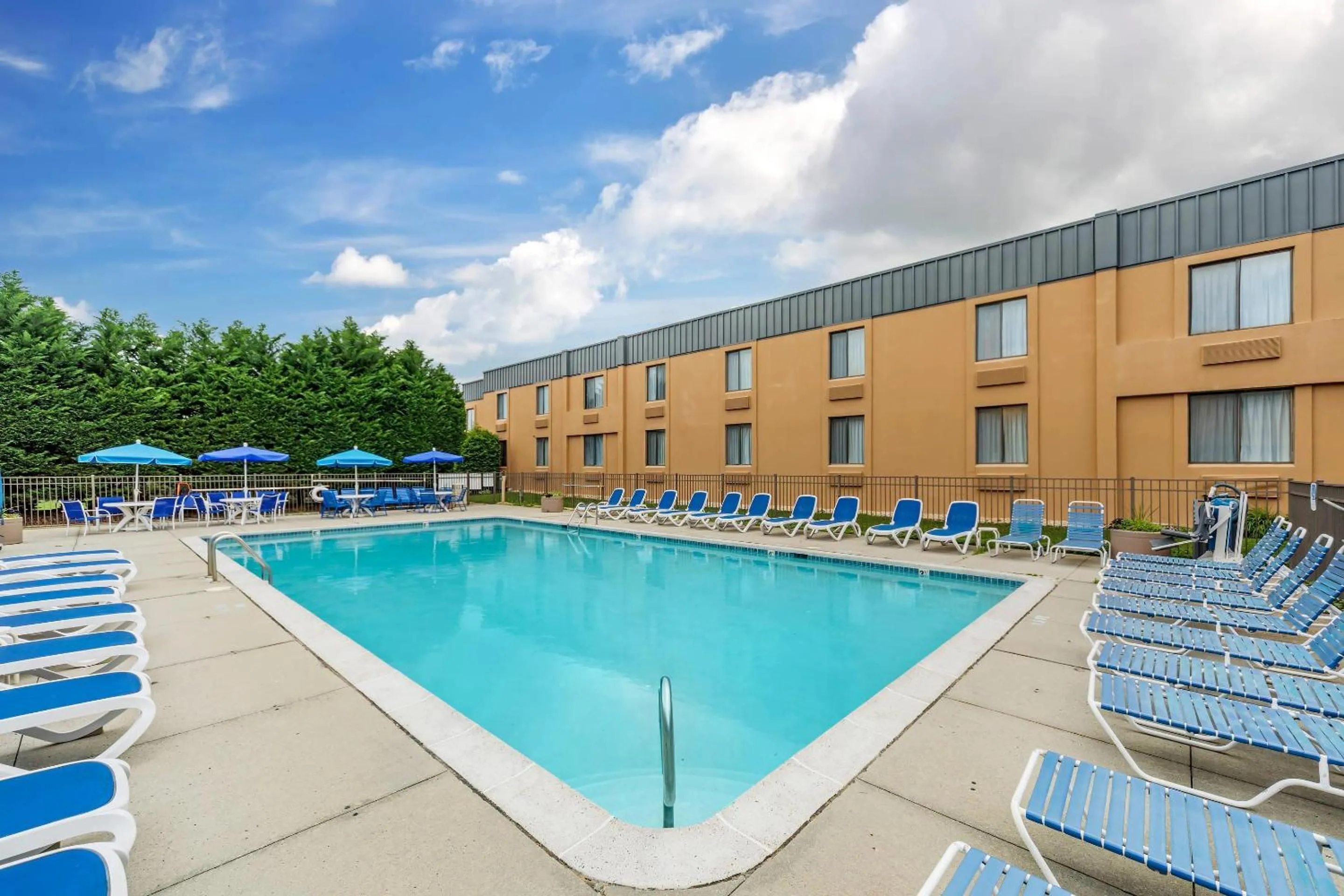 Swimming pool in Clarion Hotel & Conference Center Toms River