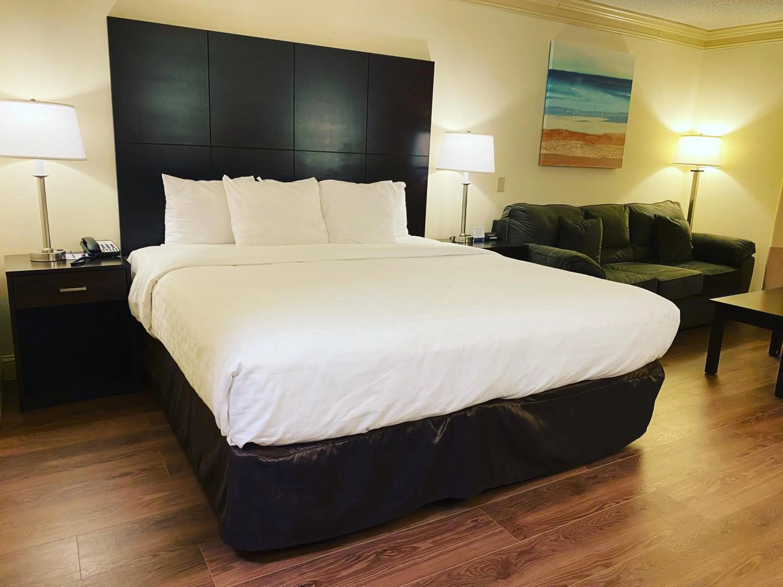 Bed in Clarion Hotel & Conference Center Toms River